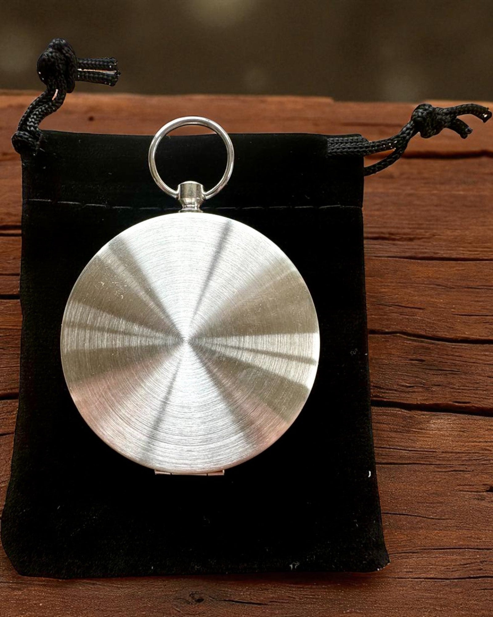 Vandtæt Messingkompas med Glødeffekt - Uundværlig til Vandreture og Camping, personliggørelse med gravering