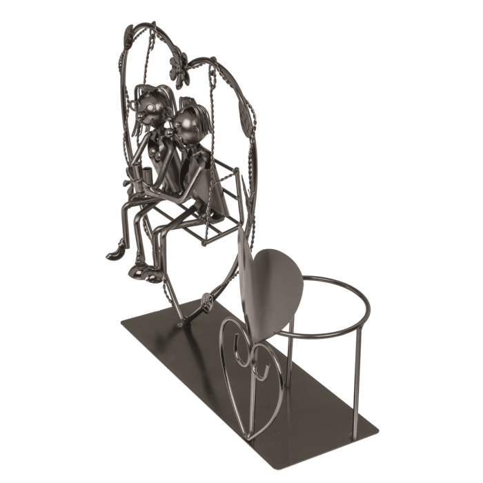 Metalflaskeholder - Forelsket par på en gynge i et hjerte, mulighed for personlig gravering