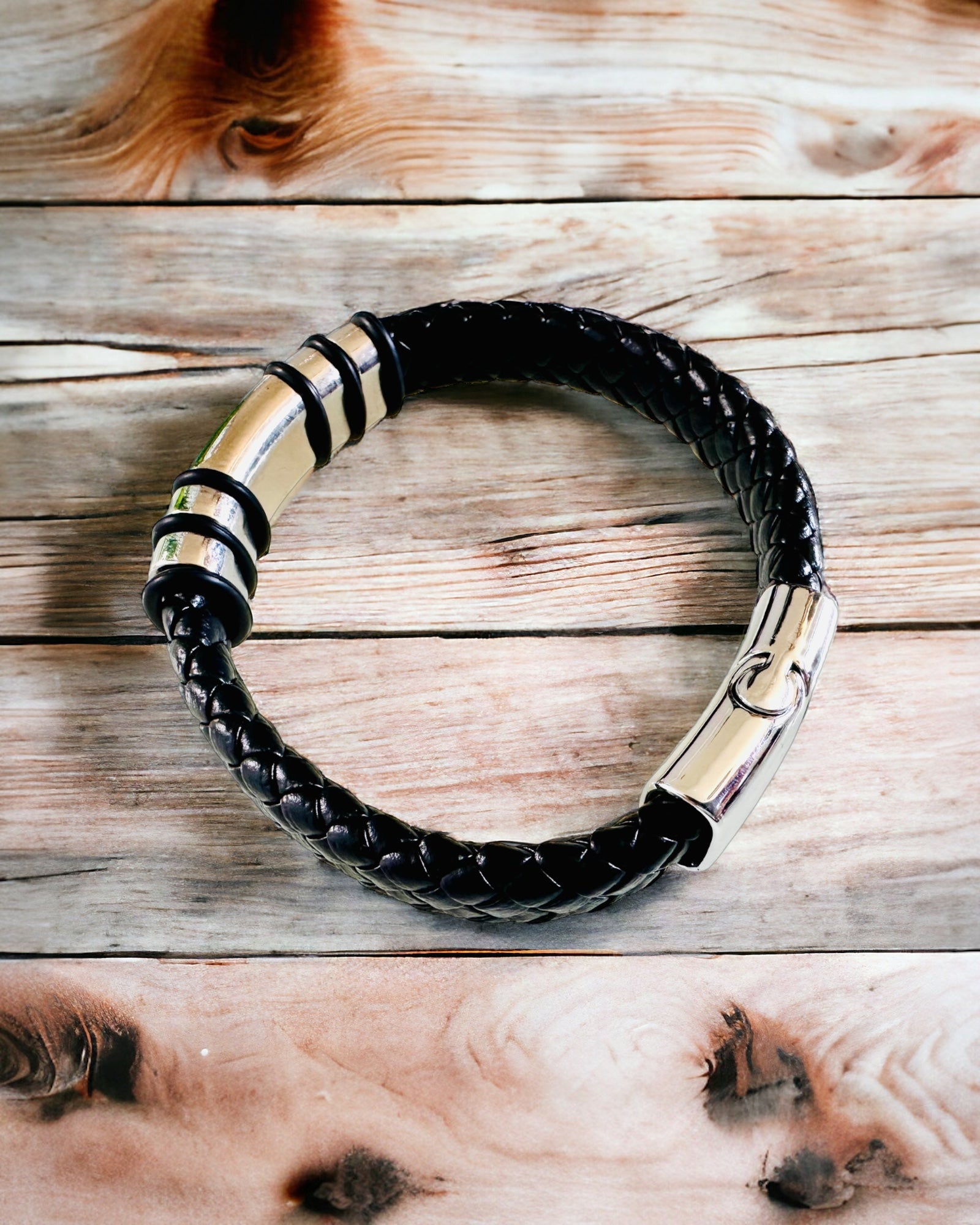 Moderne Hip Hop Armbånd til Mænd med Personlig Gravering og Magnetisk Lukning – Vælg Stil med Sølv- eller Gulddetaljer, 22cm PU Læder