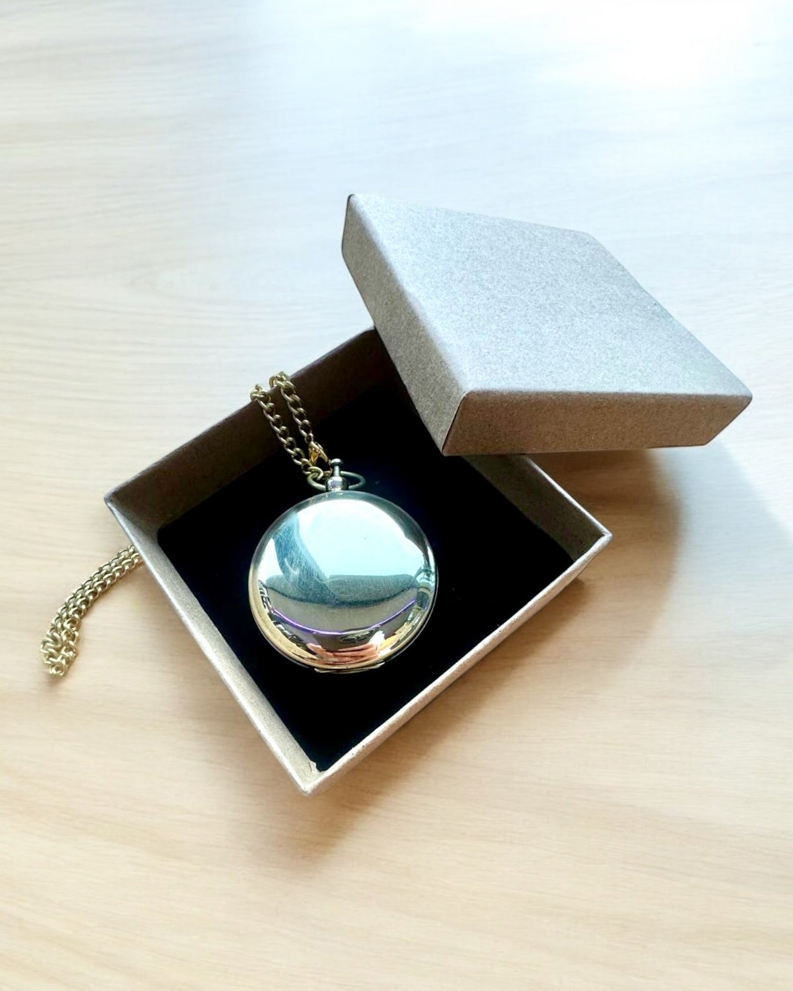 Kompas i gylden farve Przygoda – Elegant Oplevelsesnavigator