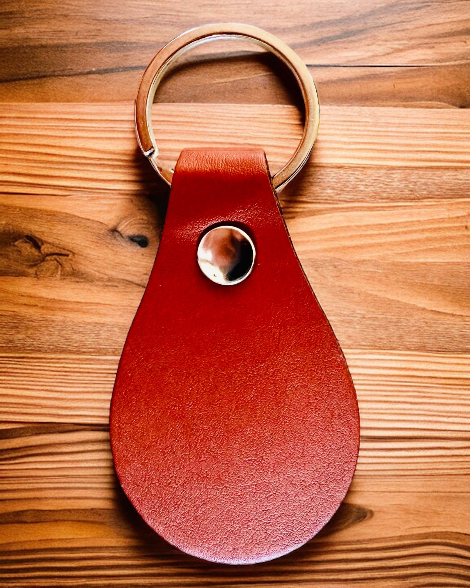 PU Lædernøglering med Mulighed for Personlig Gravering - Tilgængelig i 5 Farver