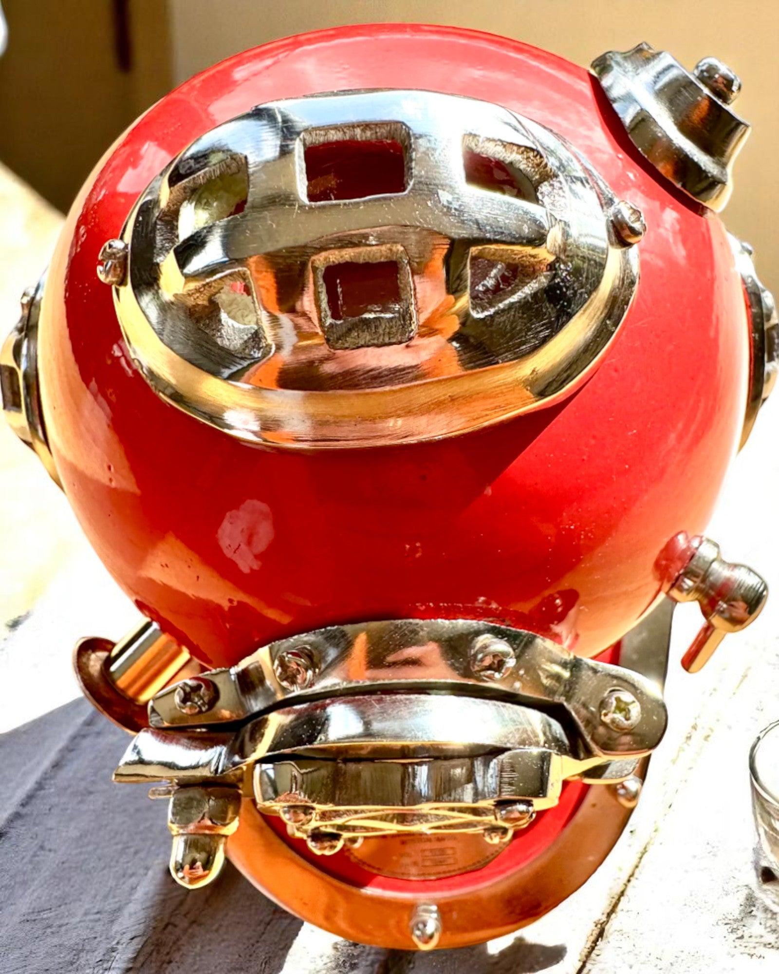 Dybdeopdagerens Hjelm - Samlerudgave med Mulighed for Gravering, 35 cm, gave til brandmand eller dykker