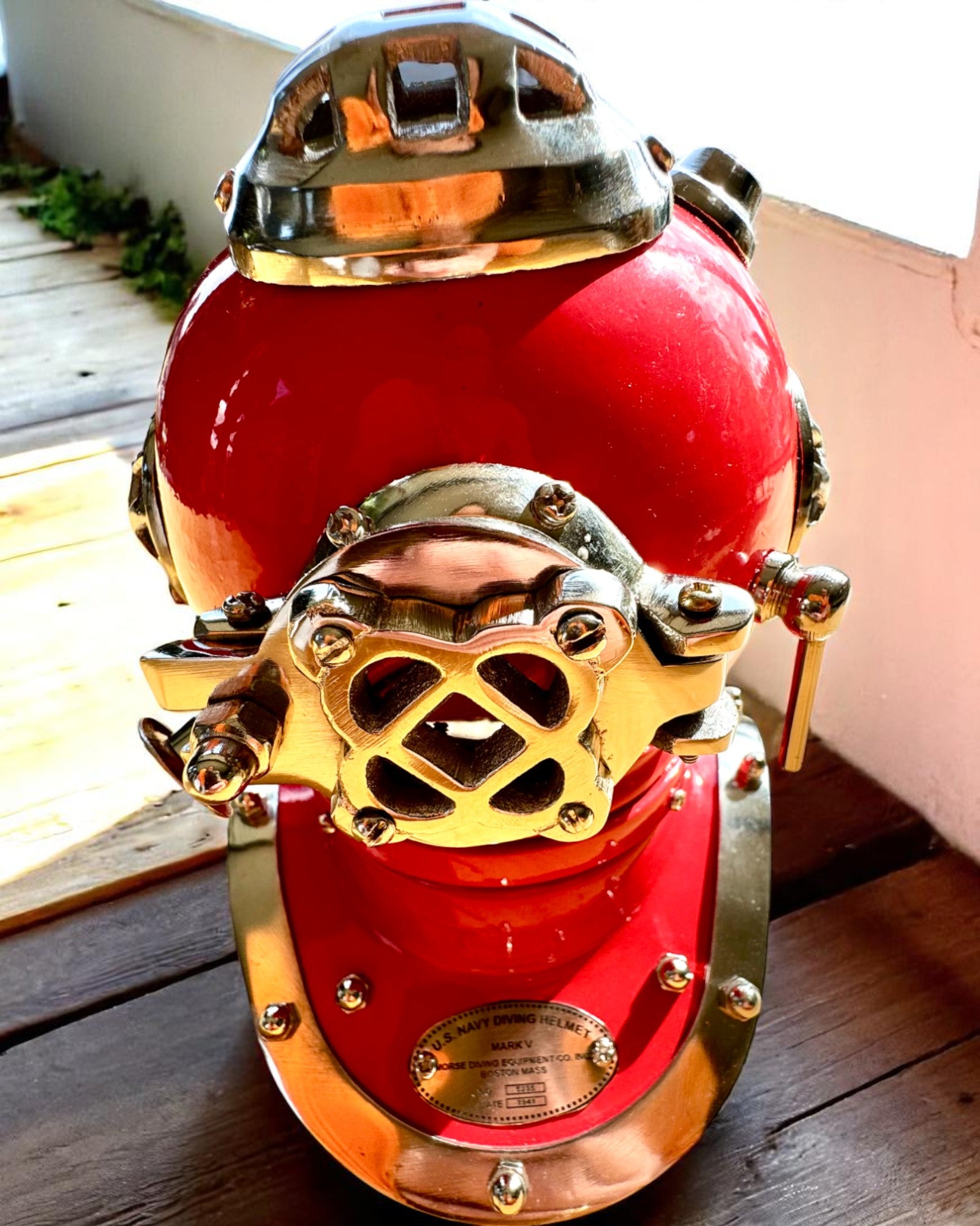 Dybdeopdagerens Hjelm - Samlerudgave med Mulighed for Gravering, 35 cm, gave til brandmand eller dykker