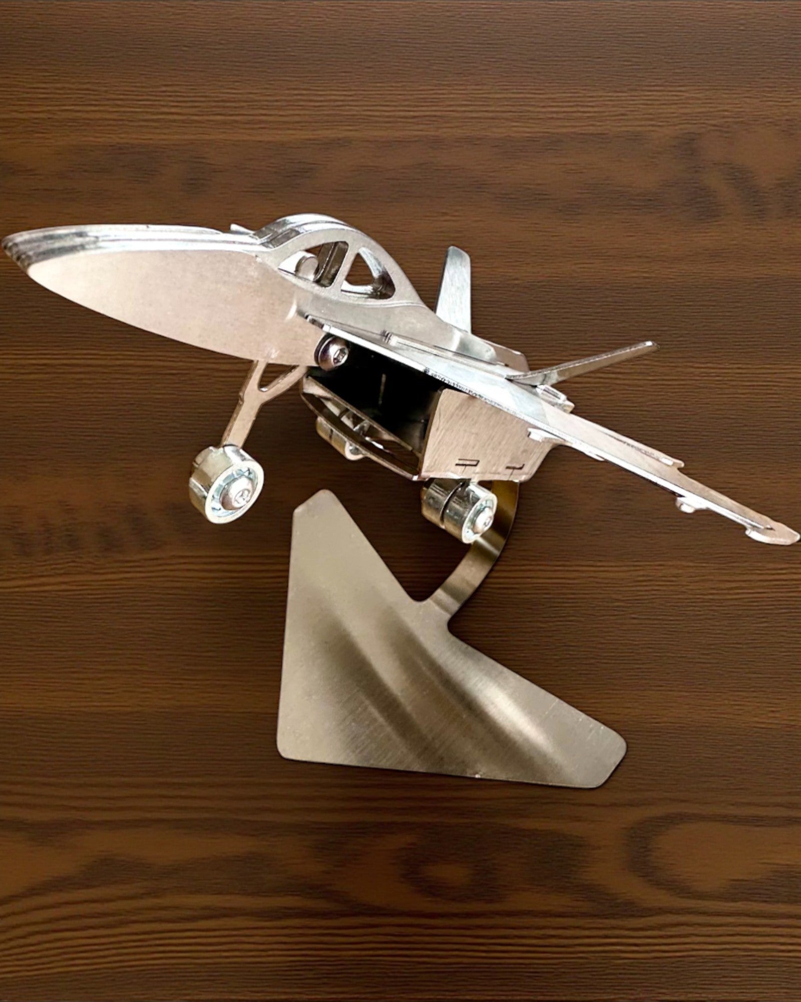 Metalmodel af jagerflyet "SkyRaptor" – rustfrit stål, personlig gravering som gave