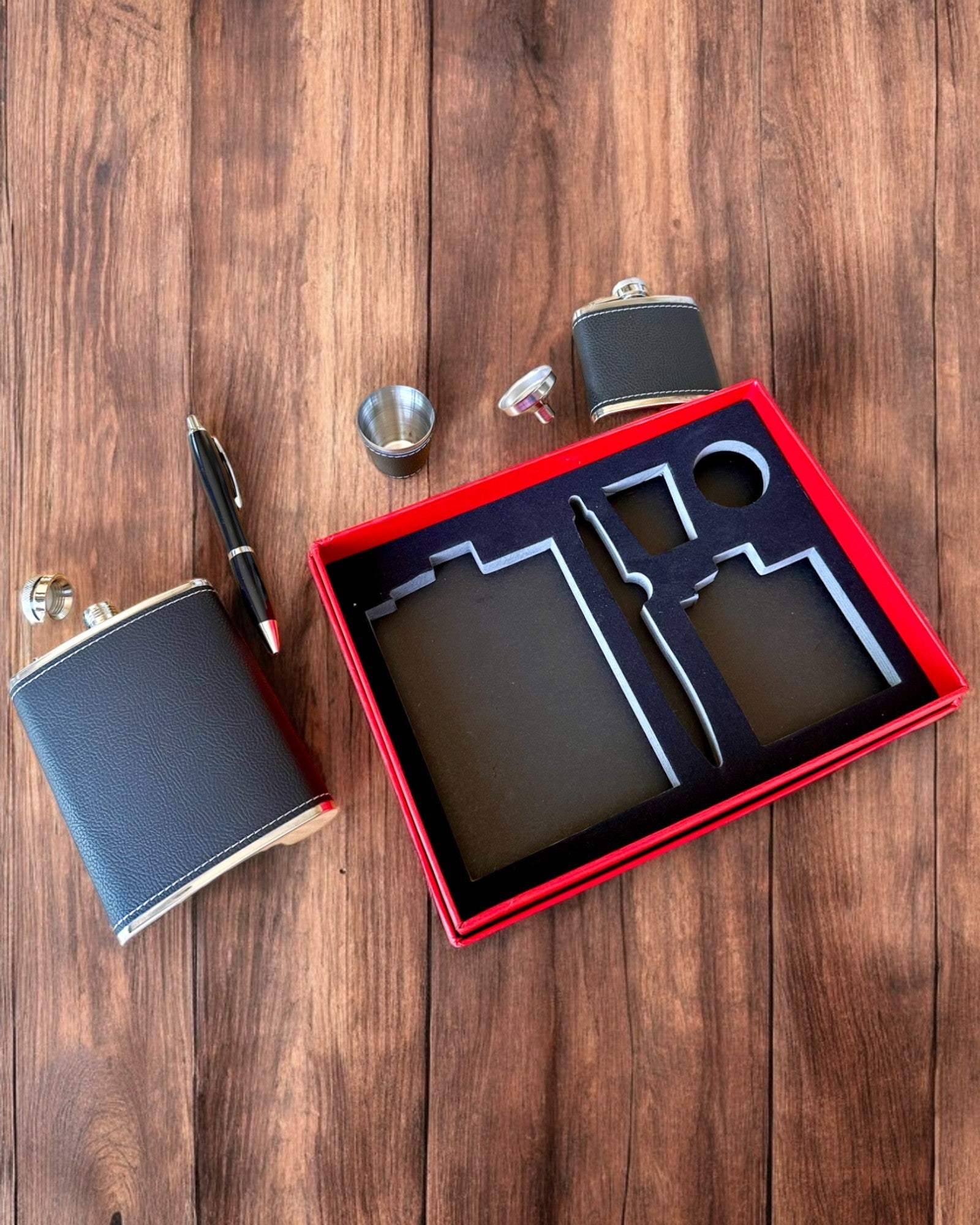 Sæt med lommelærker "Stilfuld Gentleman" - mulighed for personlig gravering som gave