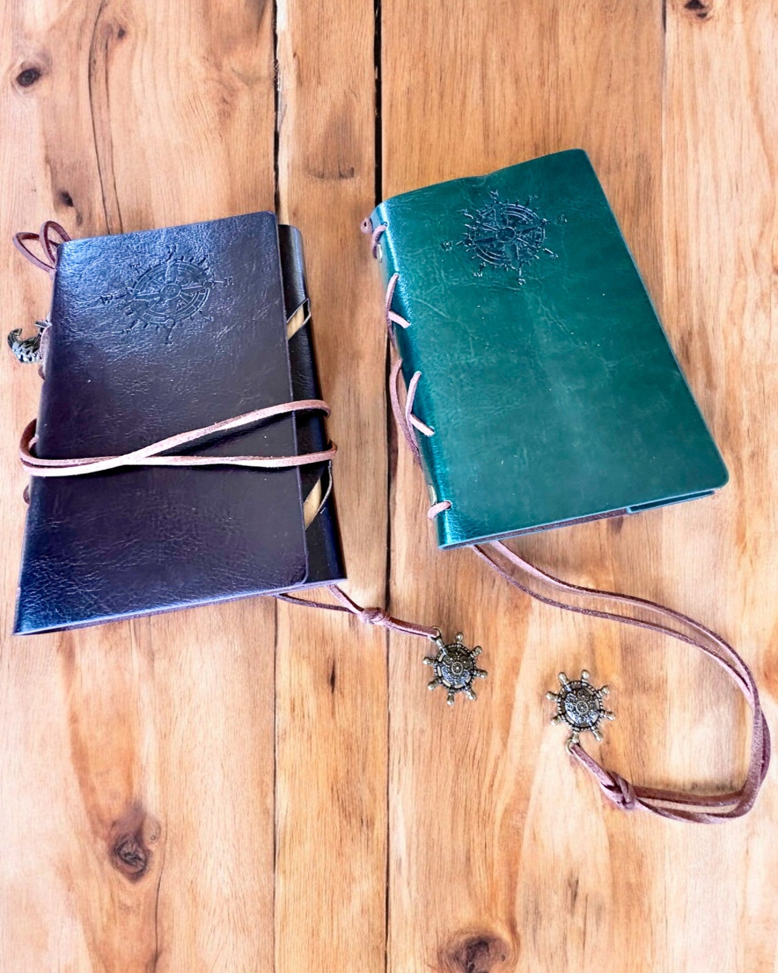 Vintage Sejlernotesbog A6 eller A7 størrelse - med Kompasmotiv og Lejede Sider - Tilgængelig i forskellige Farvevarianter, mulighed for gravering