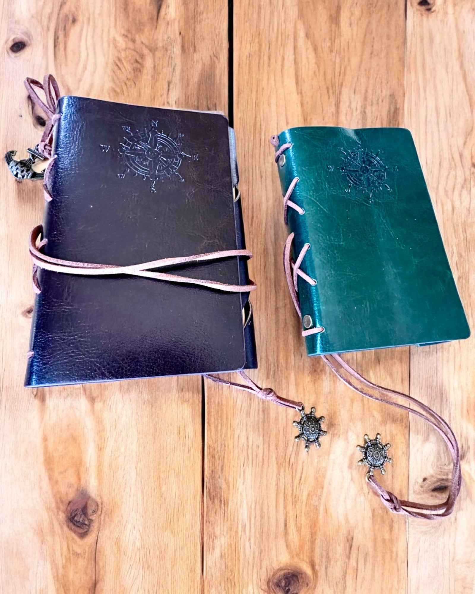 Vintage Sejlernotesbog A6 eller A7 størrelse - med Kompasmotiv og Lejede Sider - Tilgængelig i forskellige Farvevarianter, mulighed for gravering