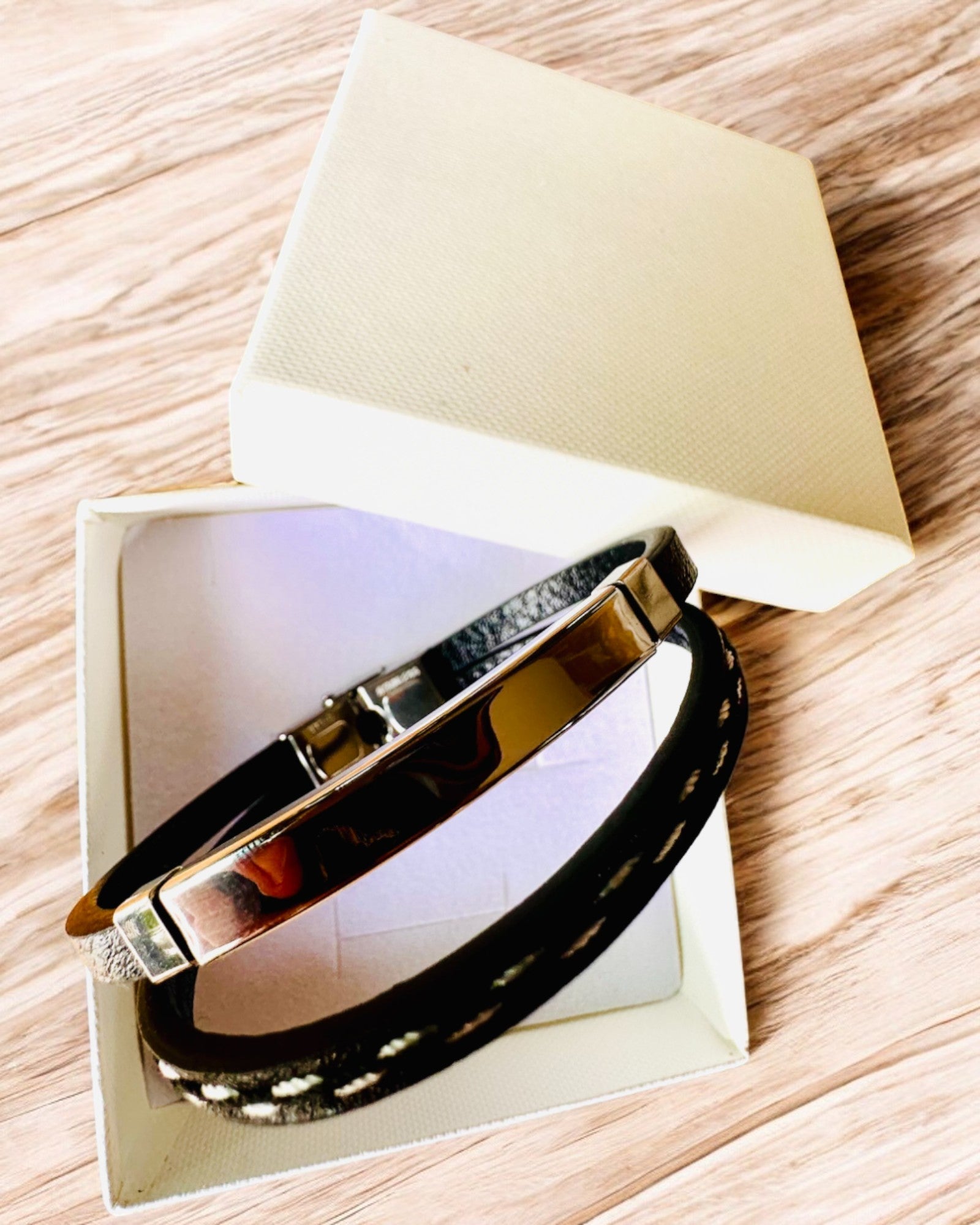 Sportsarmbånd i PU-læder og rustfrit stål med mulighed for gravering – 3 farver