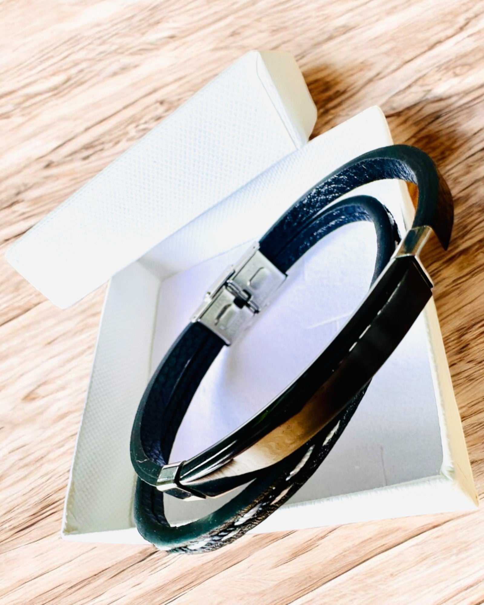 Sportsarmbånd i PU-læder og rustfrit stål med mulighed for gravering – 3 farver