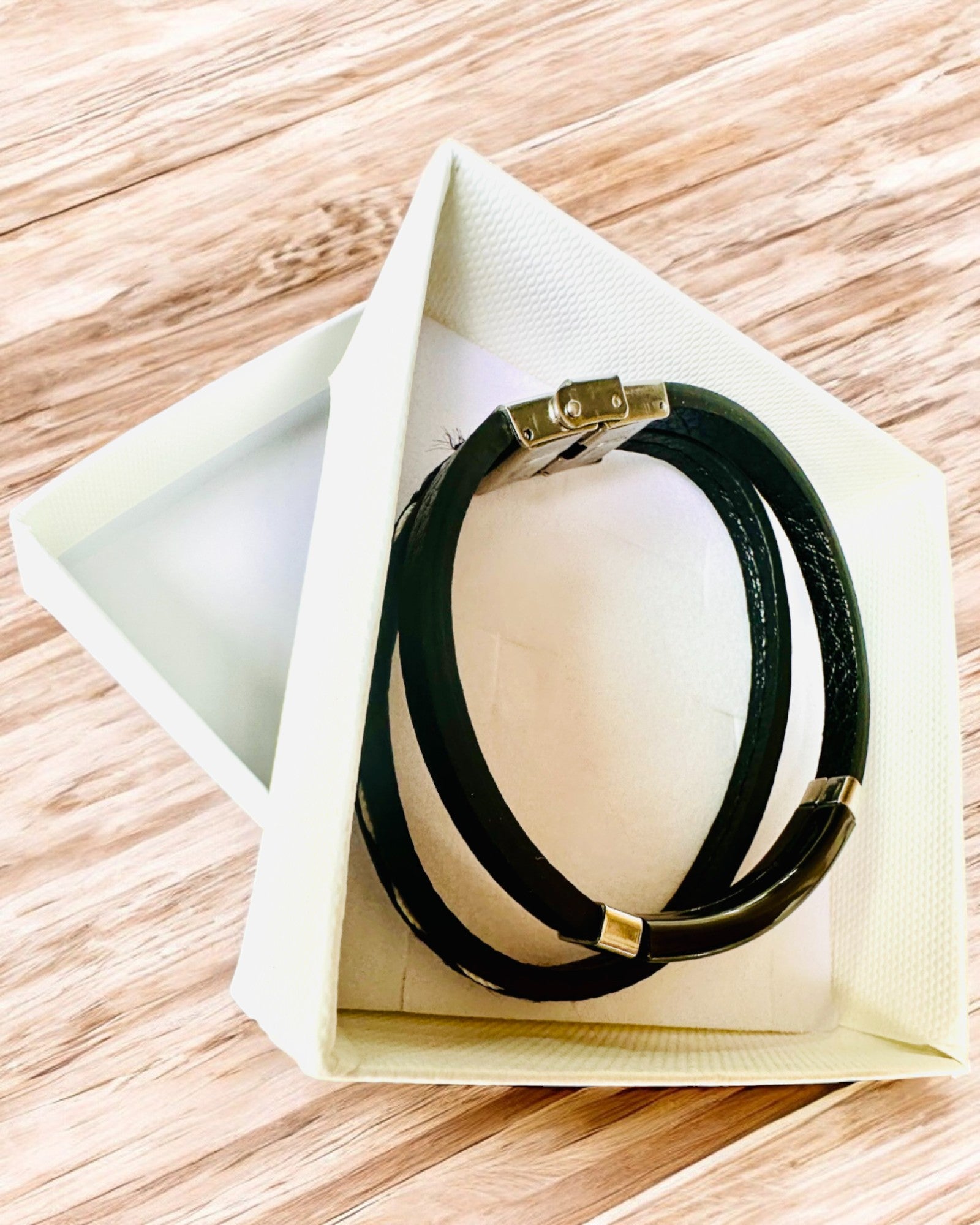 Sportsarmbånd i PU-læder og rustfrit stål med mulighed for gravering – 3 farver