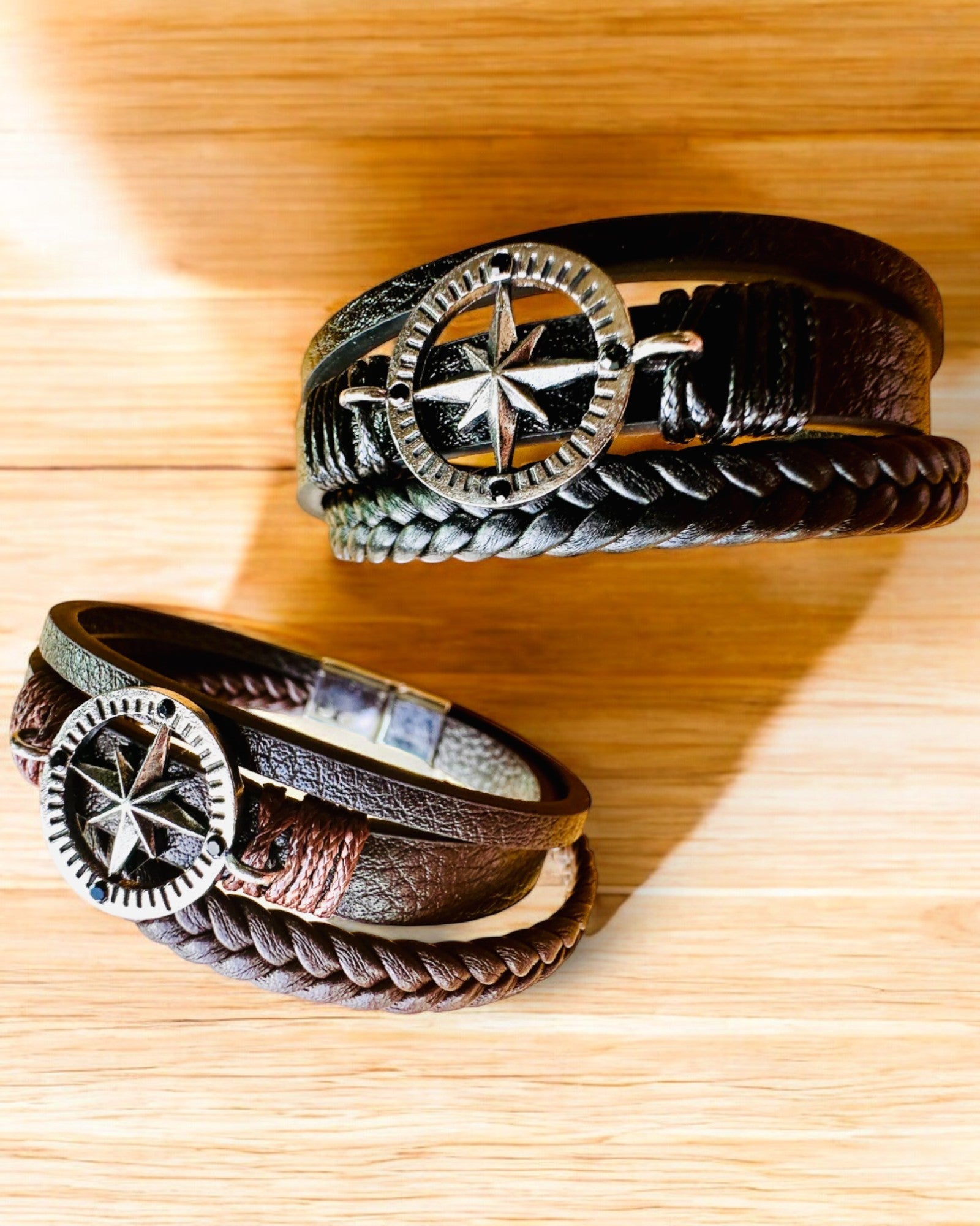 Bransoletka "Compass Adventure" - mulighed for personlig gravering som gave, 2 farvevarianter at vælge imellem
