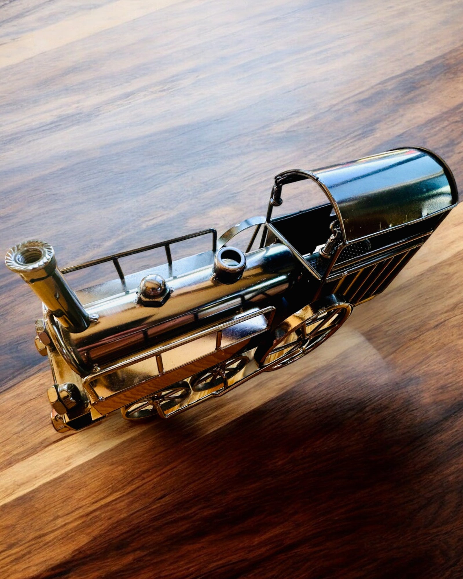 Lokomotywa af jern "Retro Express" – dekoration, model, håndlavet med mulighed for gravering som gave