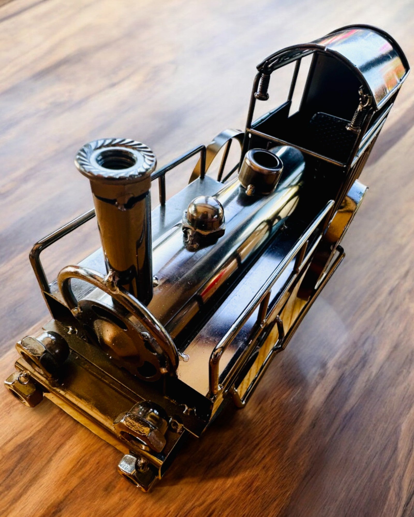 Lokomotywa af jern "Retro Express" – dekoration, model, håndlavet med mulighed for gravering som gave