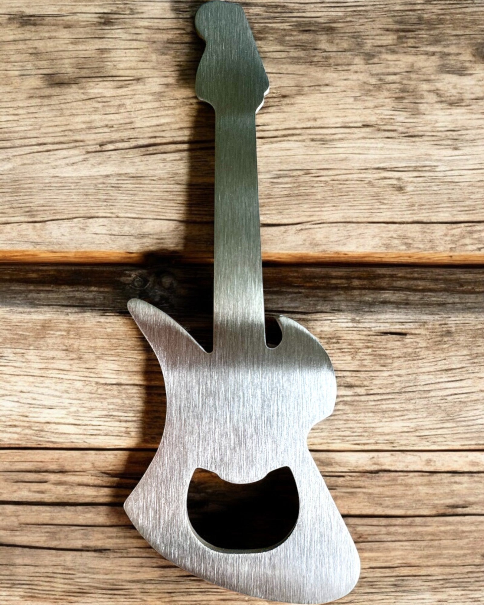 Flaskeåbner Guitar Rock'n'Open, 2 varianter, personliggørelse med gravering som gave