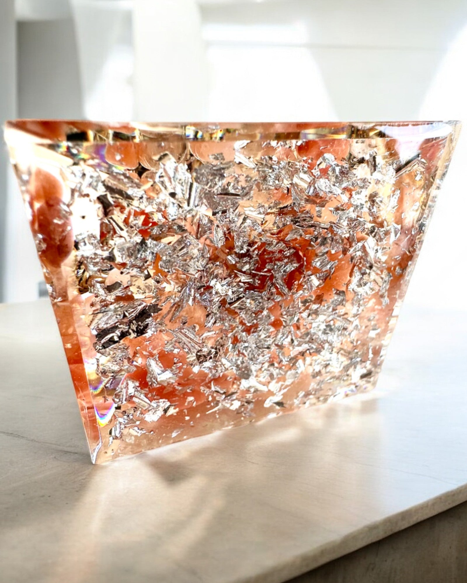 Energipyramide "Meditation af Ro" med Ædelsten