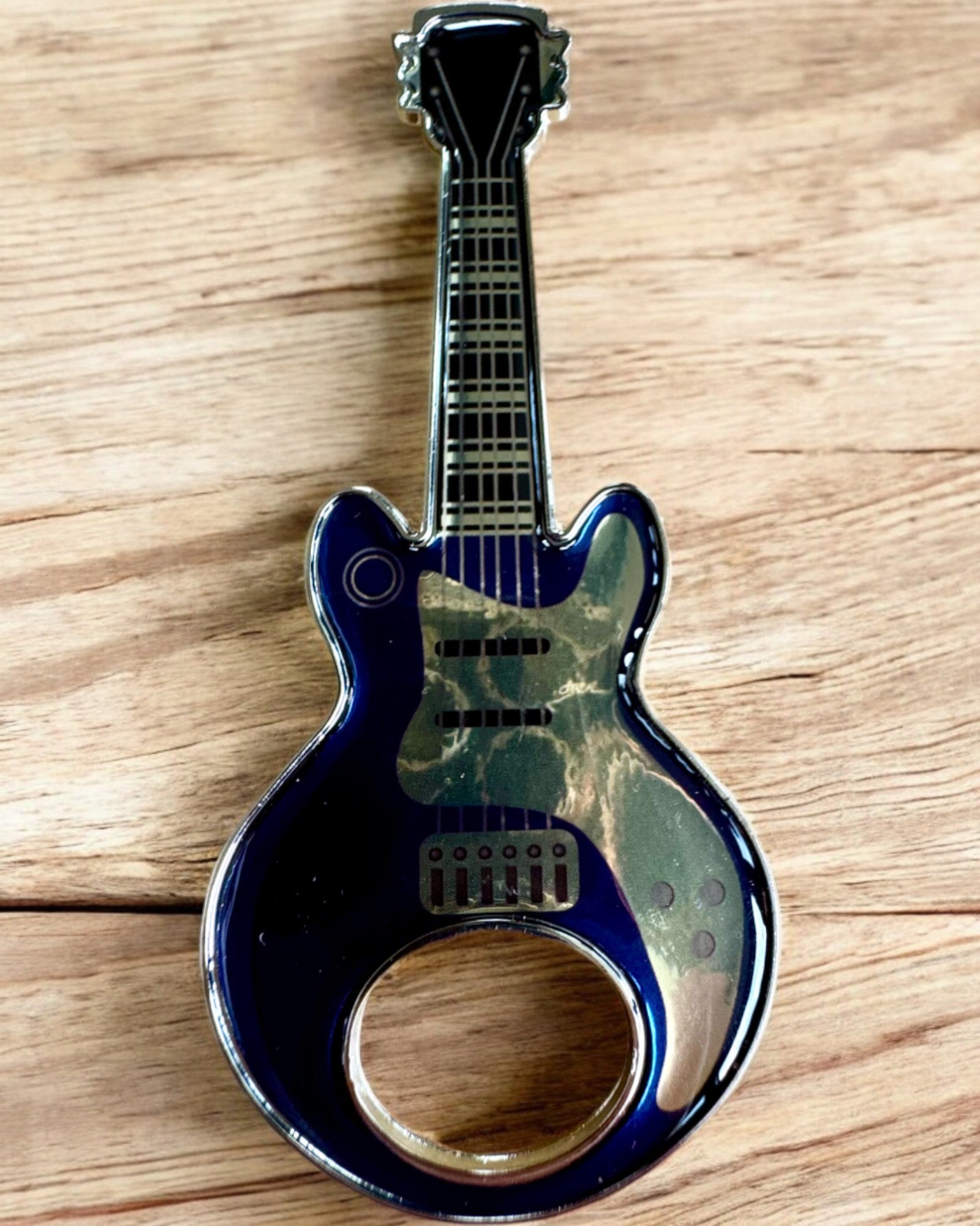 Flaskeåbner Guitar Rock'n'Open, 2 varianter, personliggørelse med gravering som gave