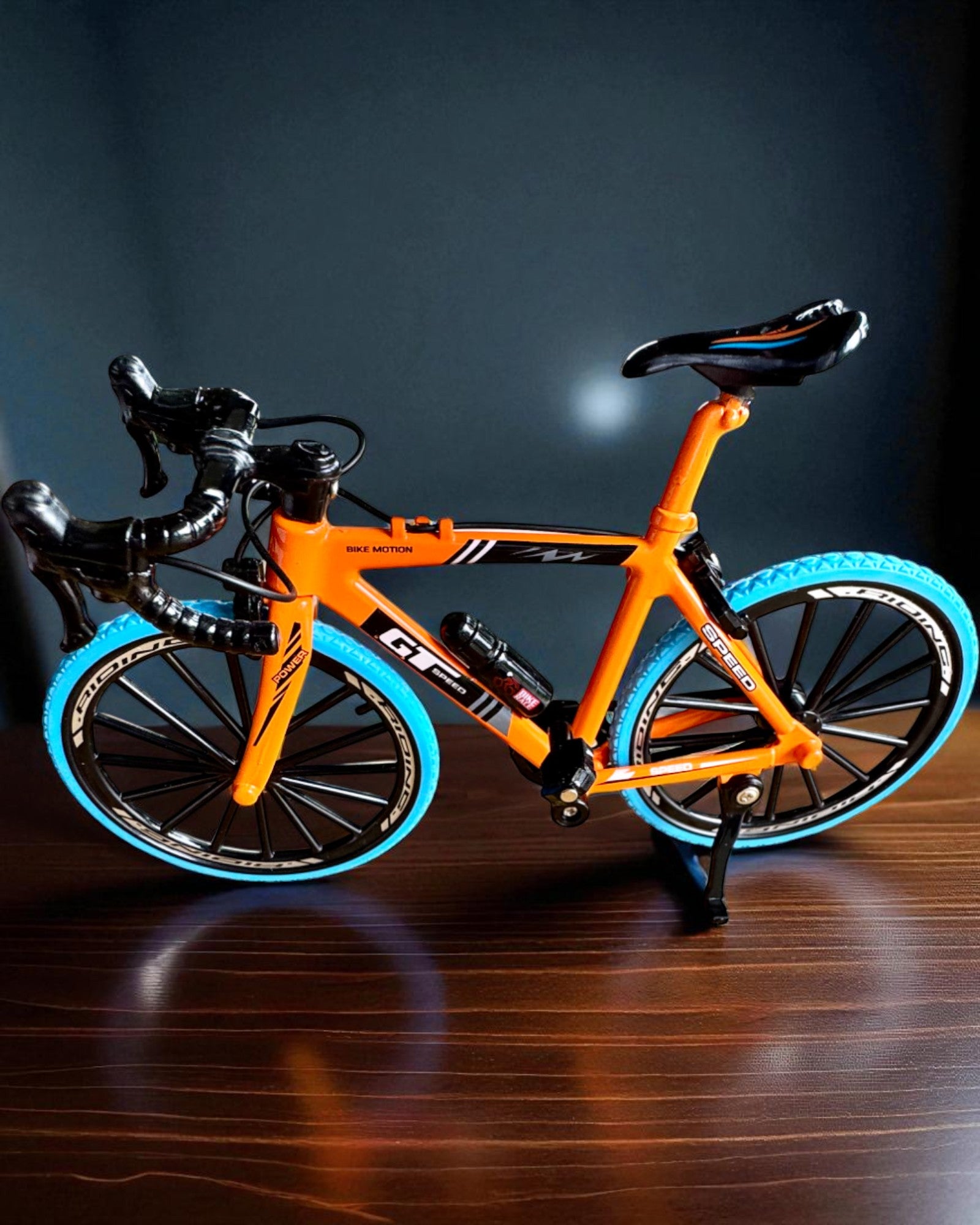 Miniature Metal Modelcykel Samlerobjekt "Speed Rider 1.2" – personalisering med gravering som gave, 2 farvevarianter