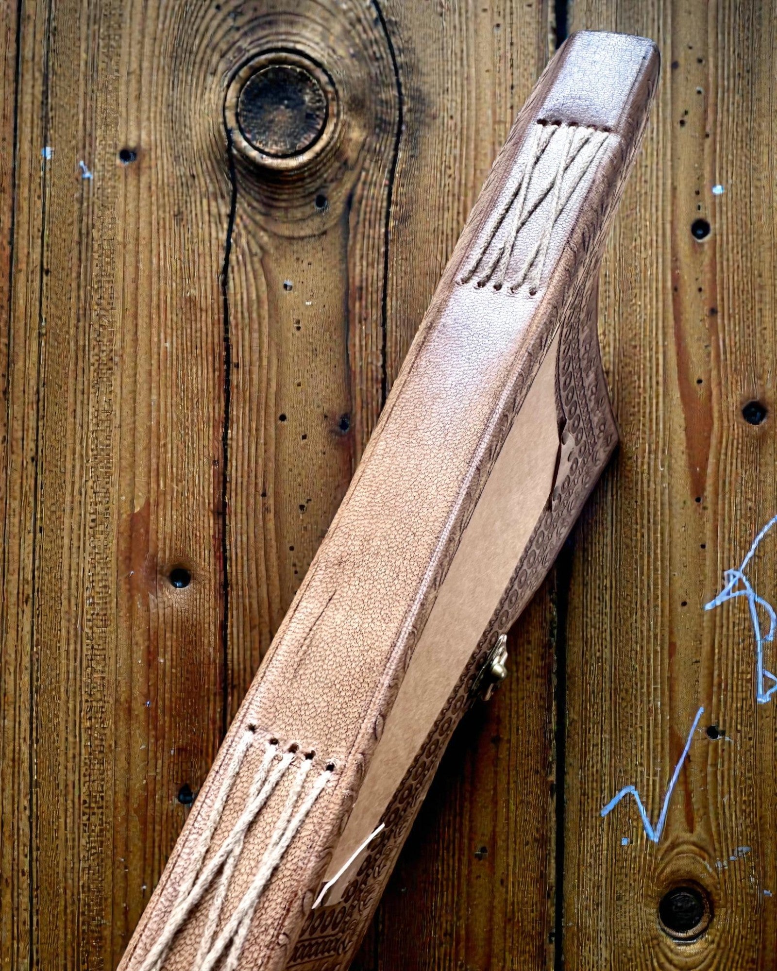 Mindebog i læder Arv – personligt tilpasset notesbog 25 × 33 cm