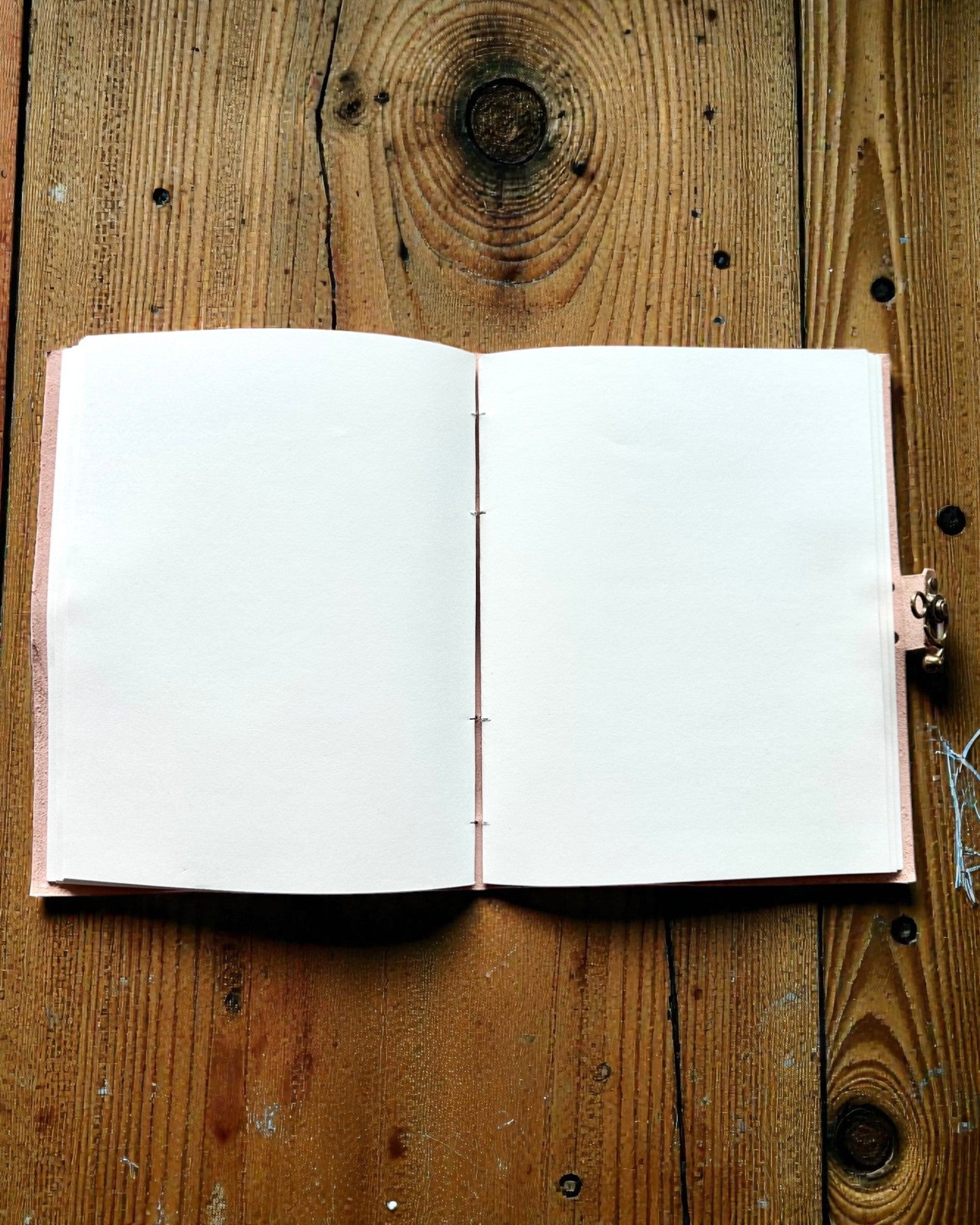 Mindebog i læder Arv – personligt tilpasset notesbog 25 × 33 cm