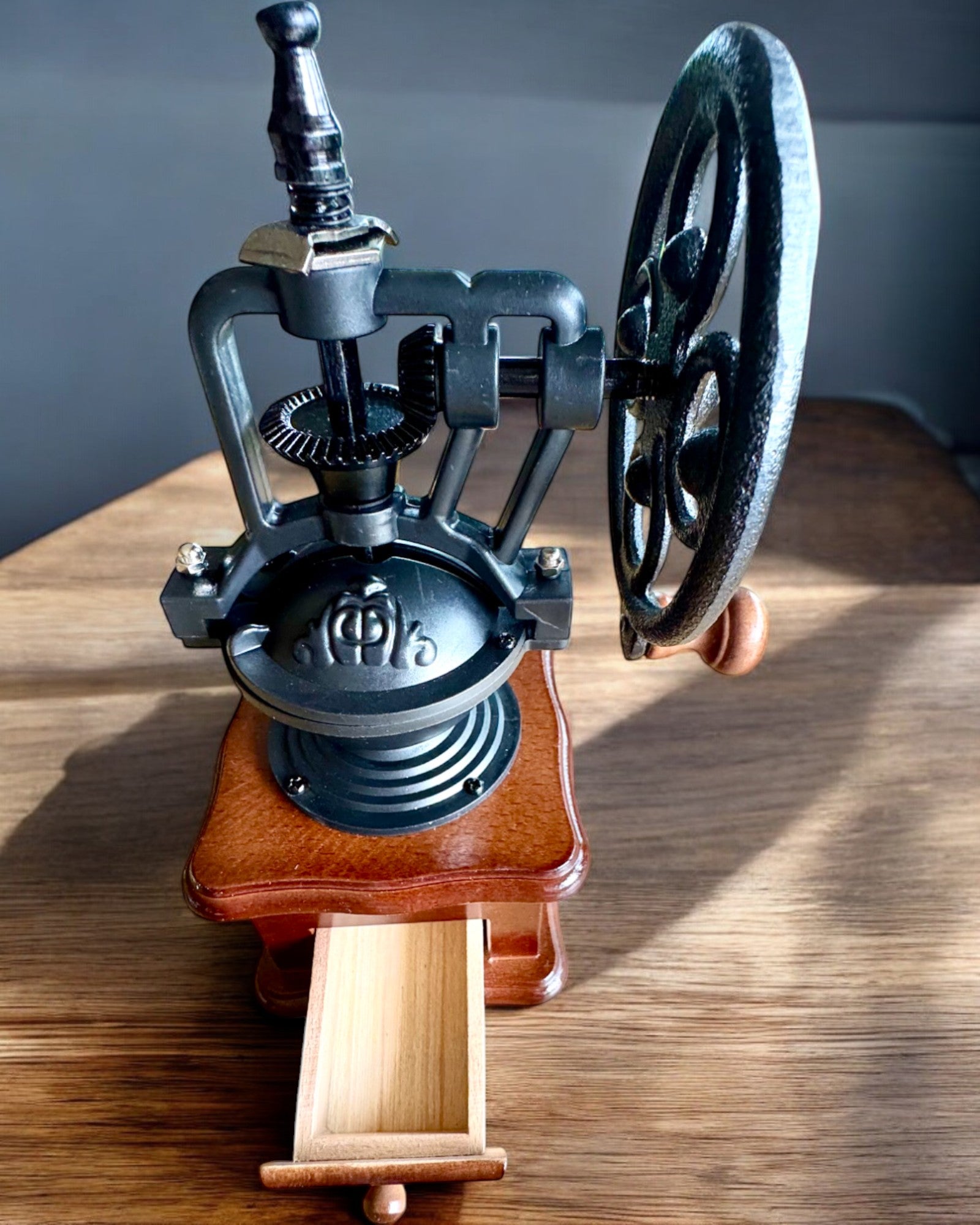 Retro kaffemølle „Vintage Café” 27 cm høj, med mulighed for personliggørelse med gravering som gave