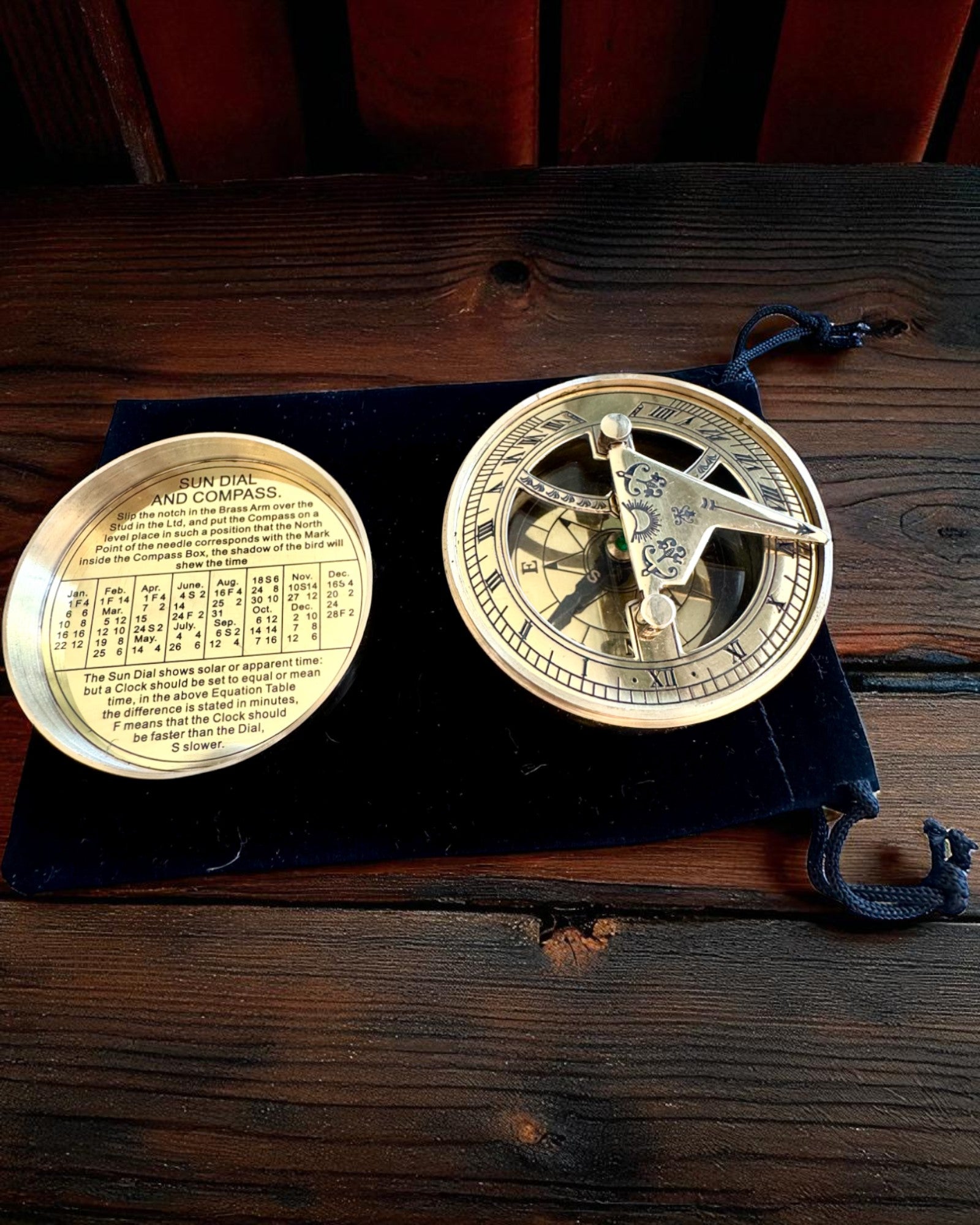 Solkompas Voyager 7cm – messing solur med kompas, tilpasning med gravering som gave