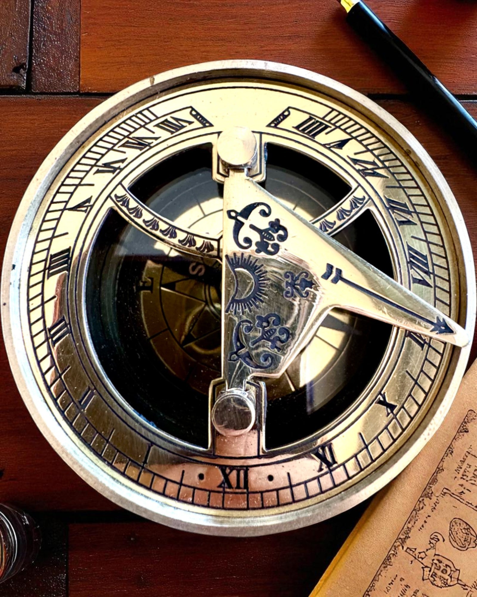 Solkompas Voyager 7cm – messing solur med kompas, tilpasning med gravering som gave