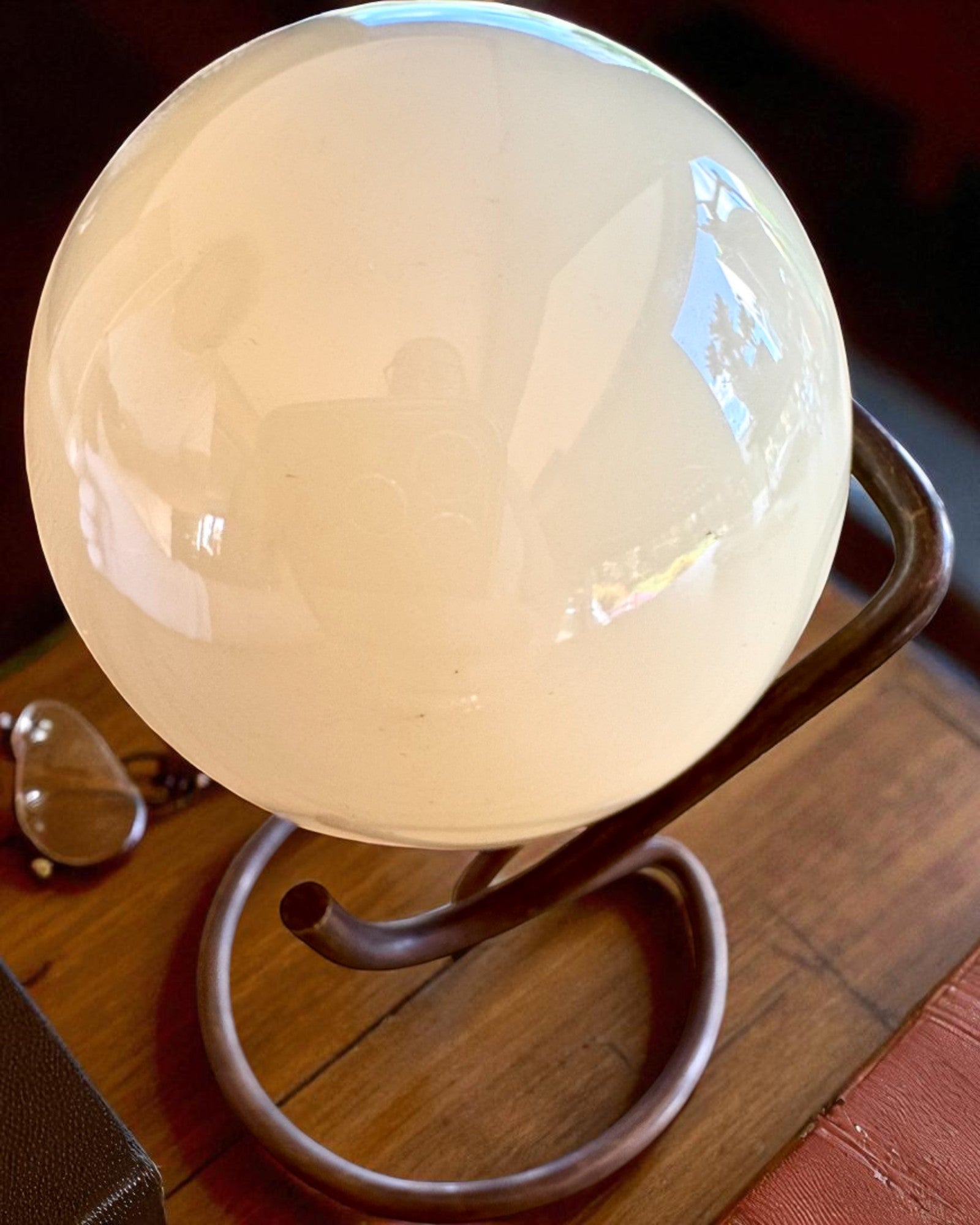 Billardkugle på messingbase, mulighed for tilpasning med gravering som gave