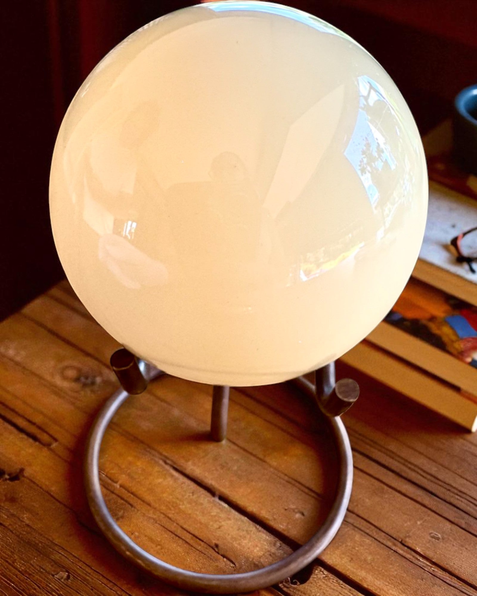 Billardkugle på messingbase, mulighed for tilpasning med gravering som gave