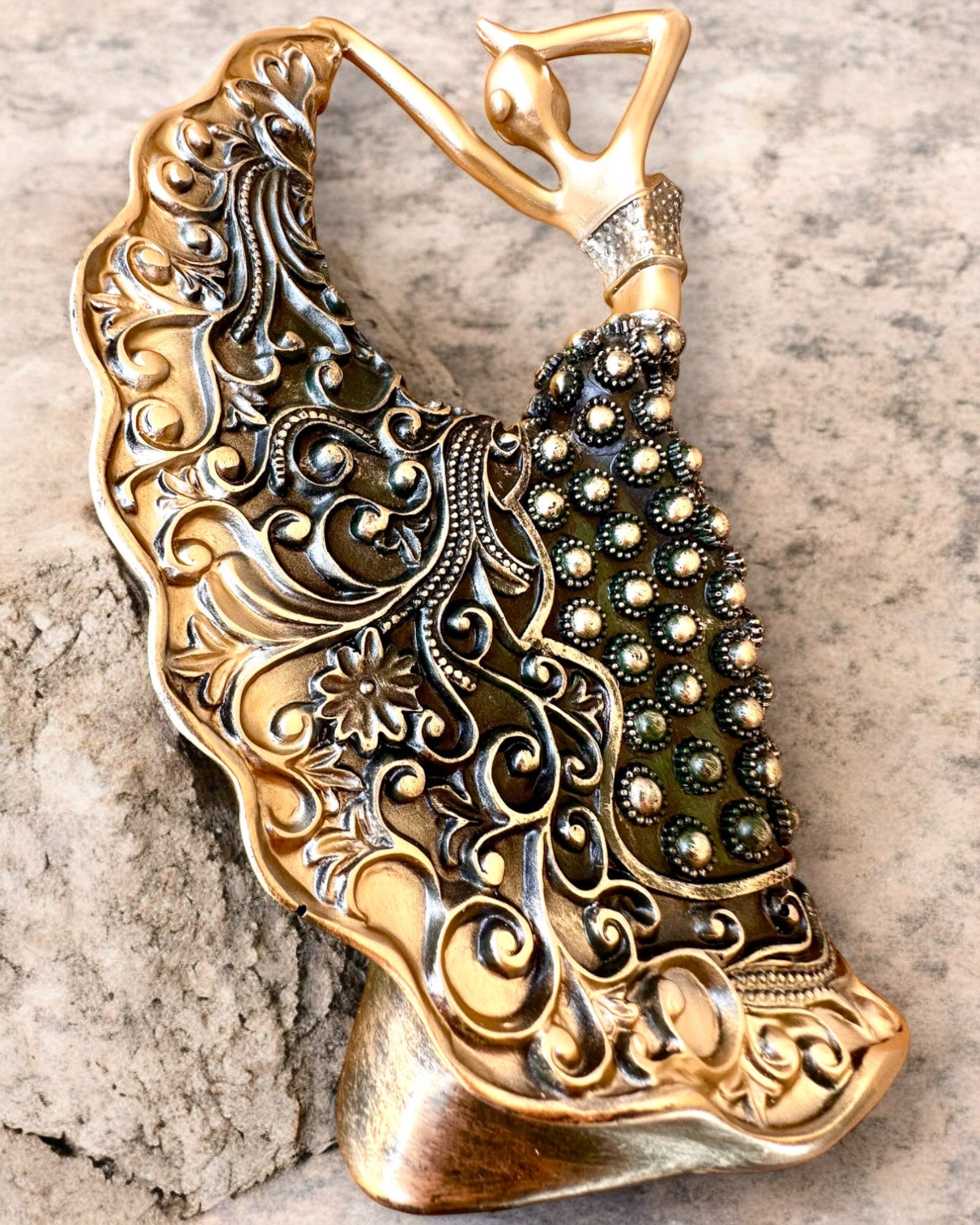 Elegant skulptur "Tancerka Złotego Blasku", 29 cm høj, med mulighed for gravering som gave