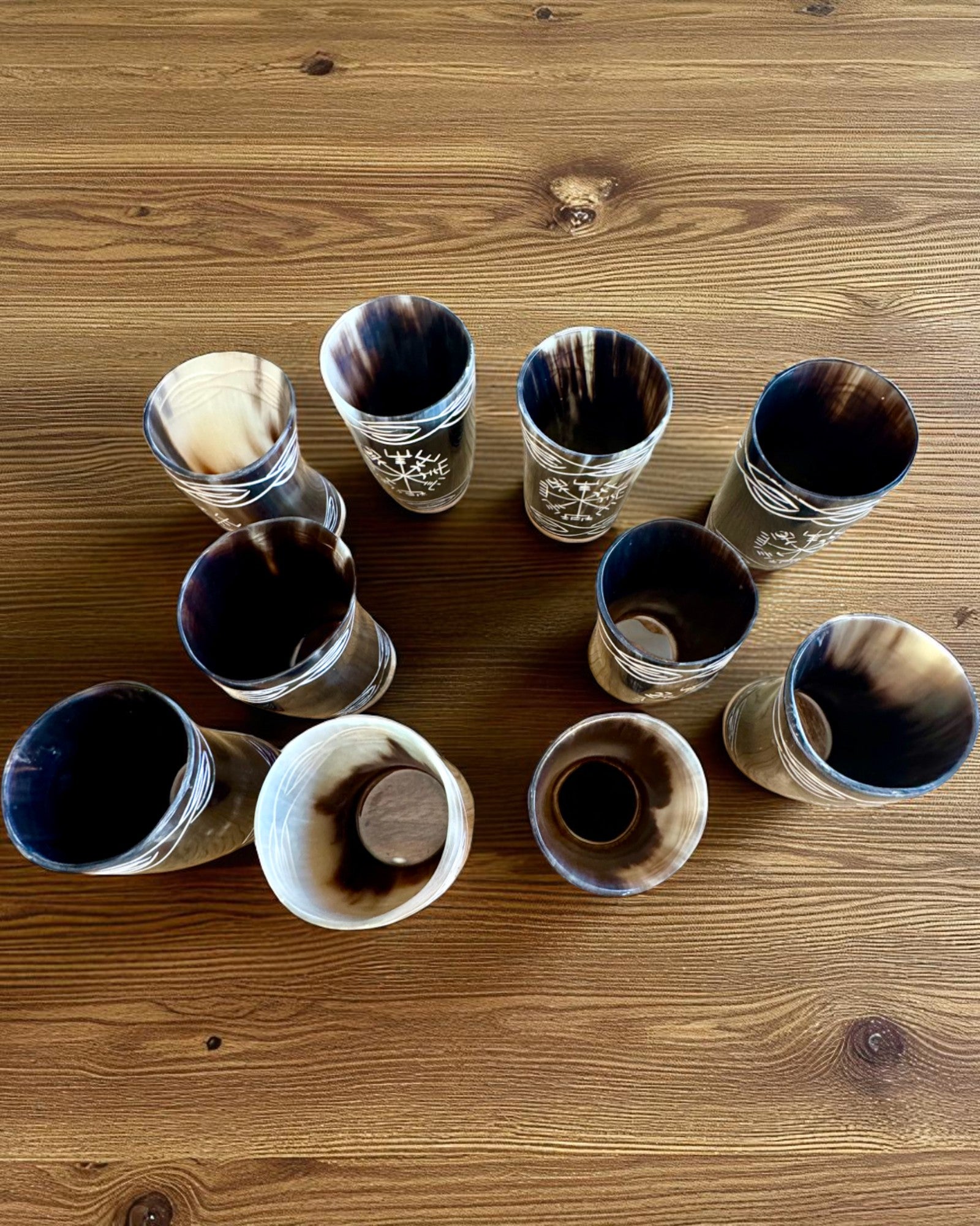 Valknut Håndlavet lille kop af bøffelhorn med nordiske symboler, mulighed for tilpasning som gave med gravering