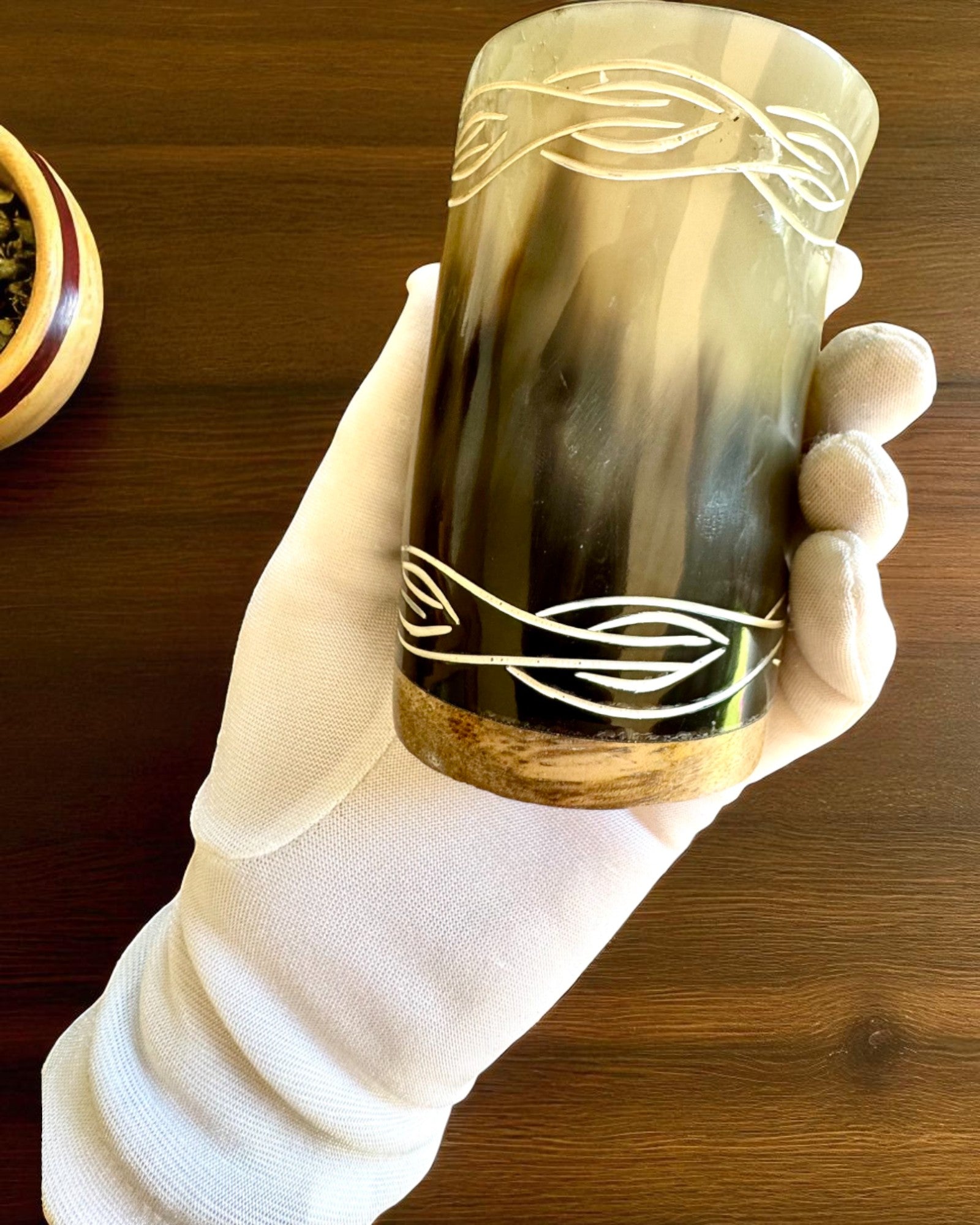 Valknut Håndlavet lille kop af bøffelhorn med nordiske symboler, mulighed for tilpasning som gave med gravering