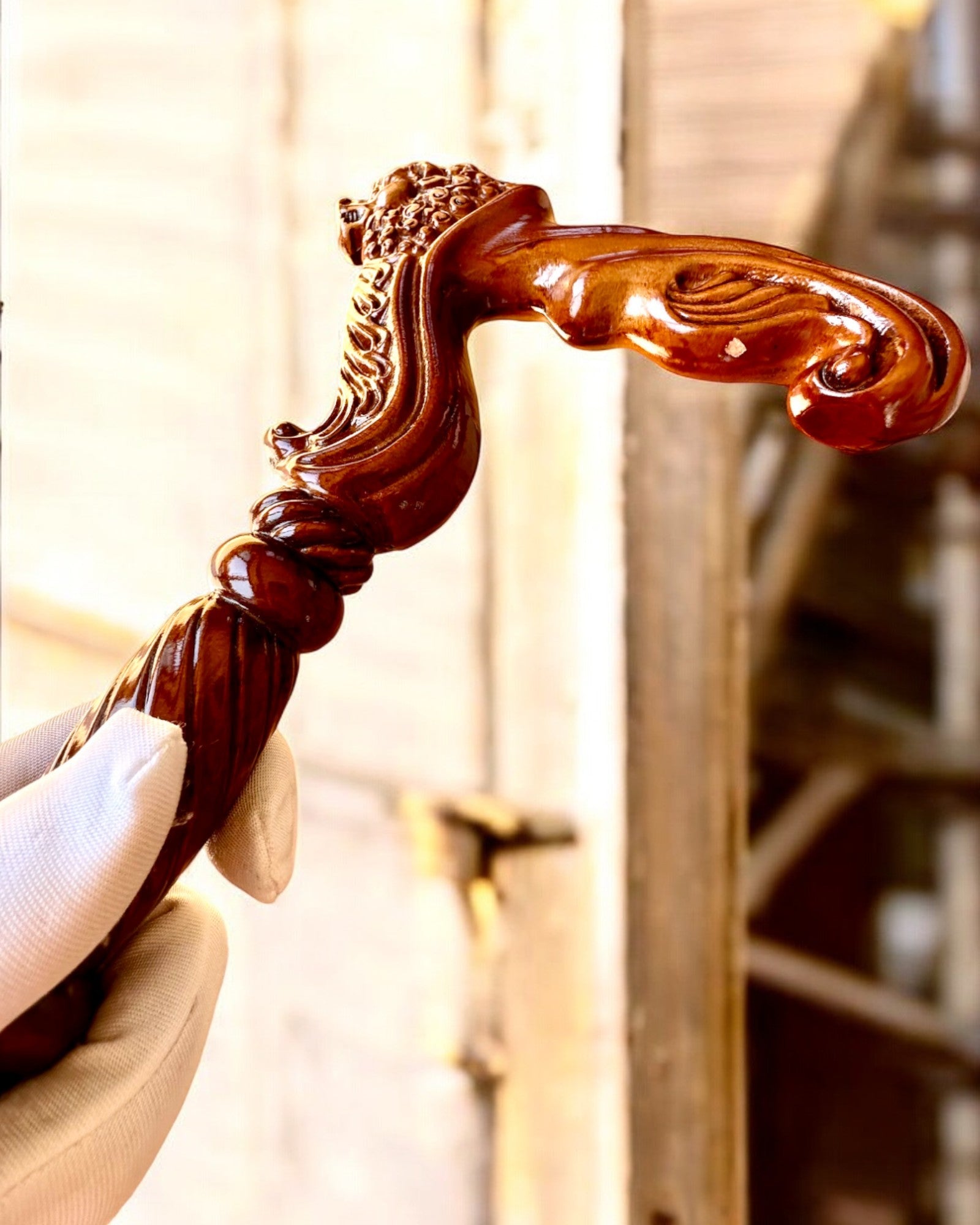 'Laska Spacerowa 'Laska "Król Dżungli", drewniana, mulighed for personliggørelse med gravering'