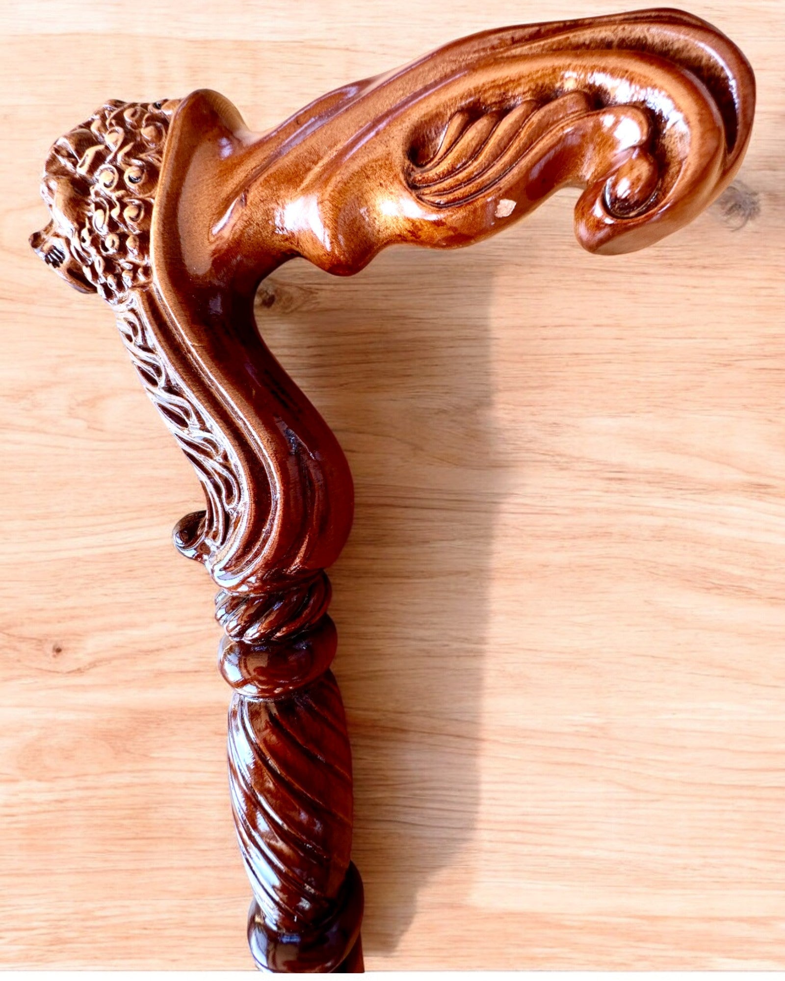 'Laska Spacerowa 'Laska "Król Dżungli", drewniana, mulighed for personliggørelse med gravering'