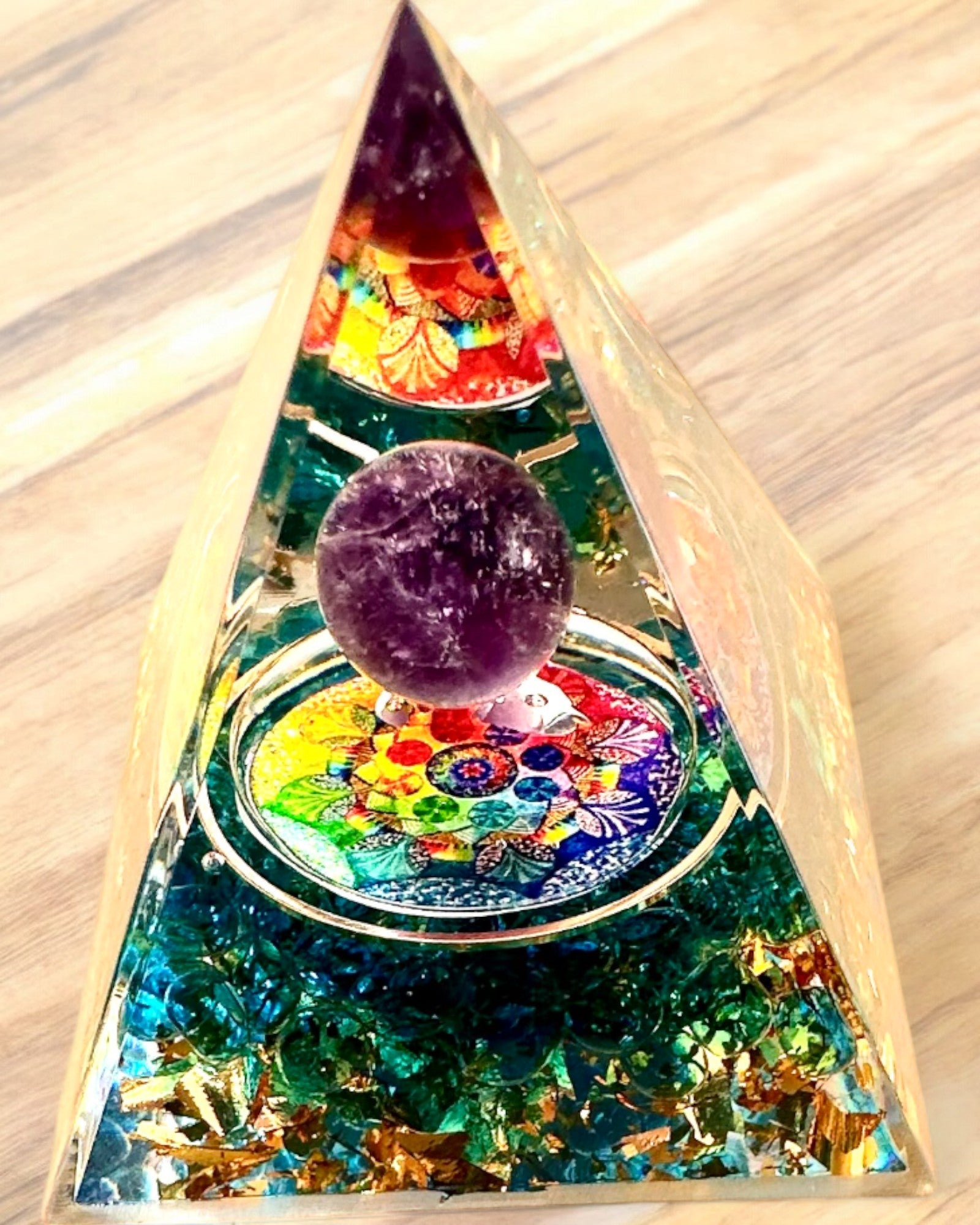 Orgonitisk energipyramide "Mystic Aura"