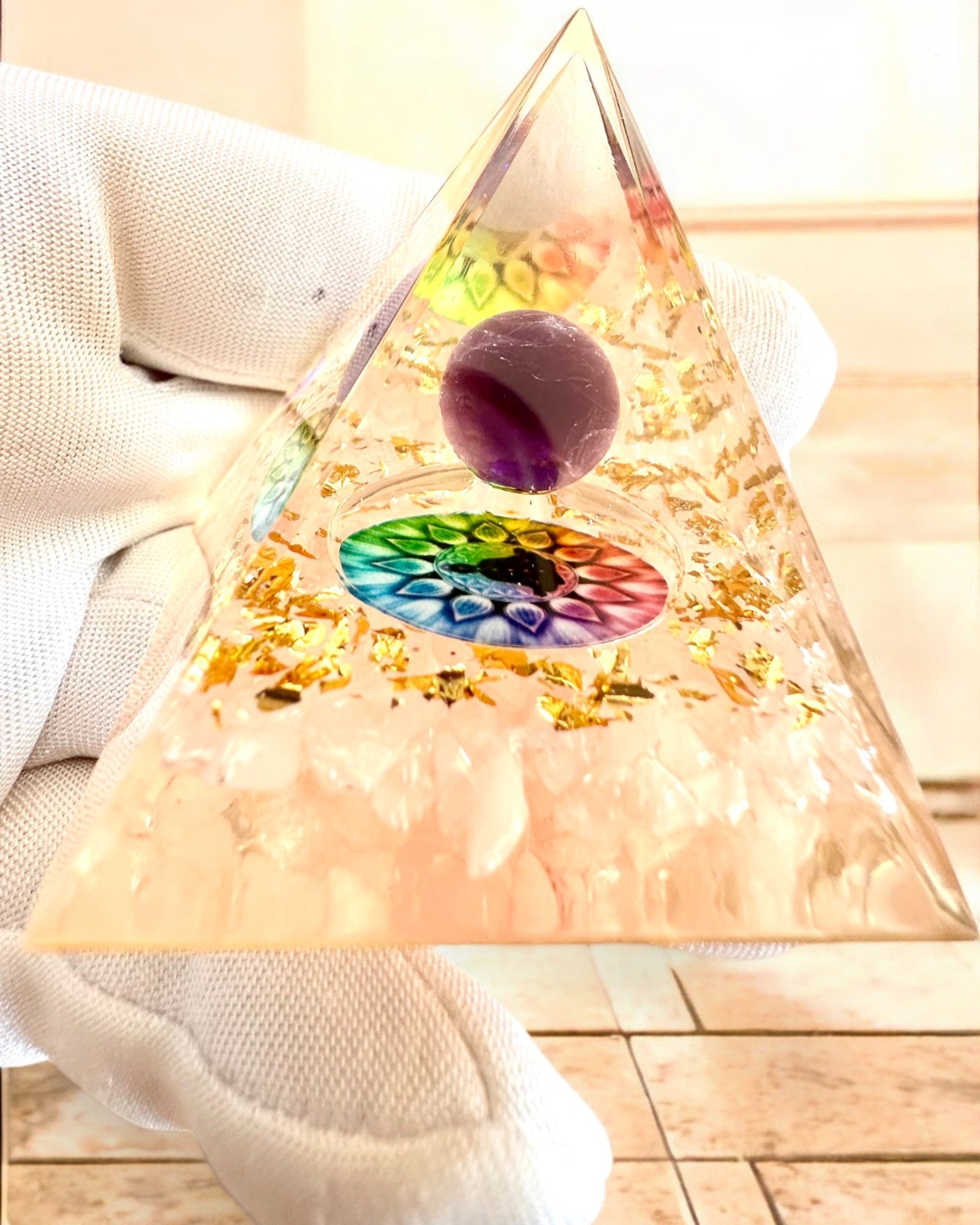 Orgonit Energi Pyramide "Harmoni af Lys" - Krystal, til gave