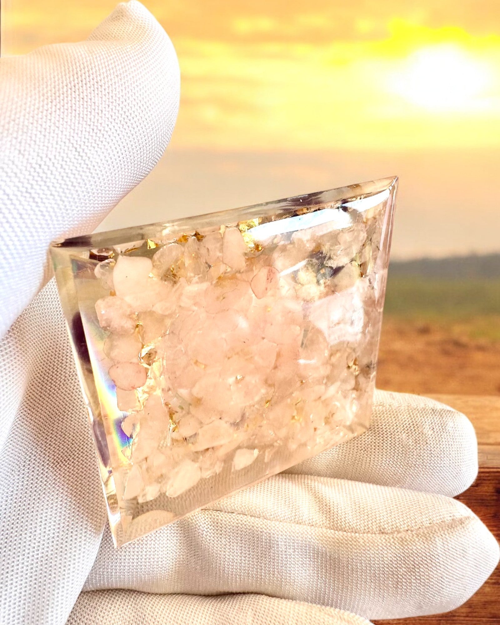 Orgonit Energi Pyramide "Harmoni af Lys" - Krystal, til gave