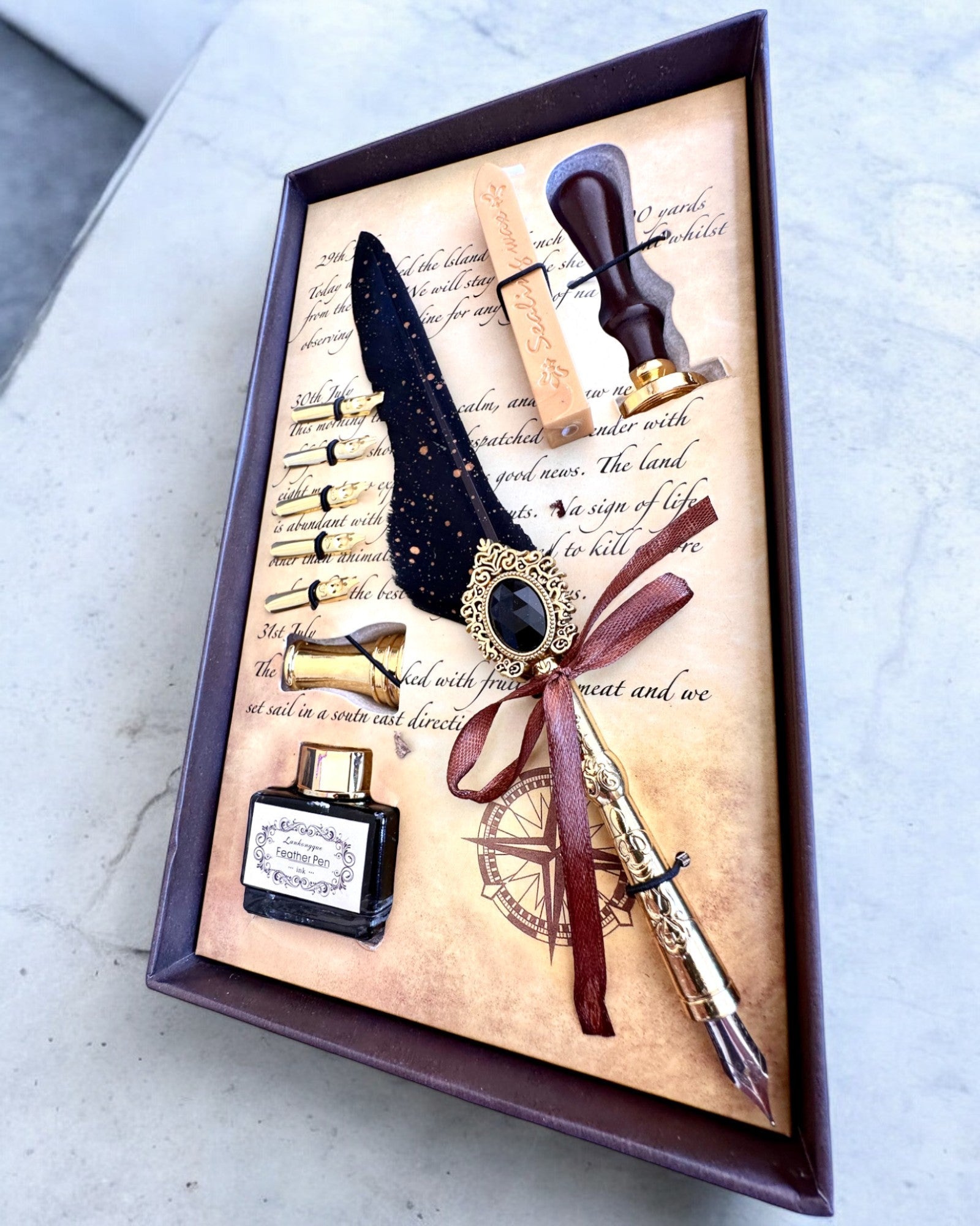 Kalligrafisæt "Elegance i Praksis" med Gravering, som gave. 2 farvevarianter at vælge imellem