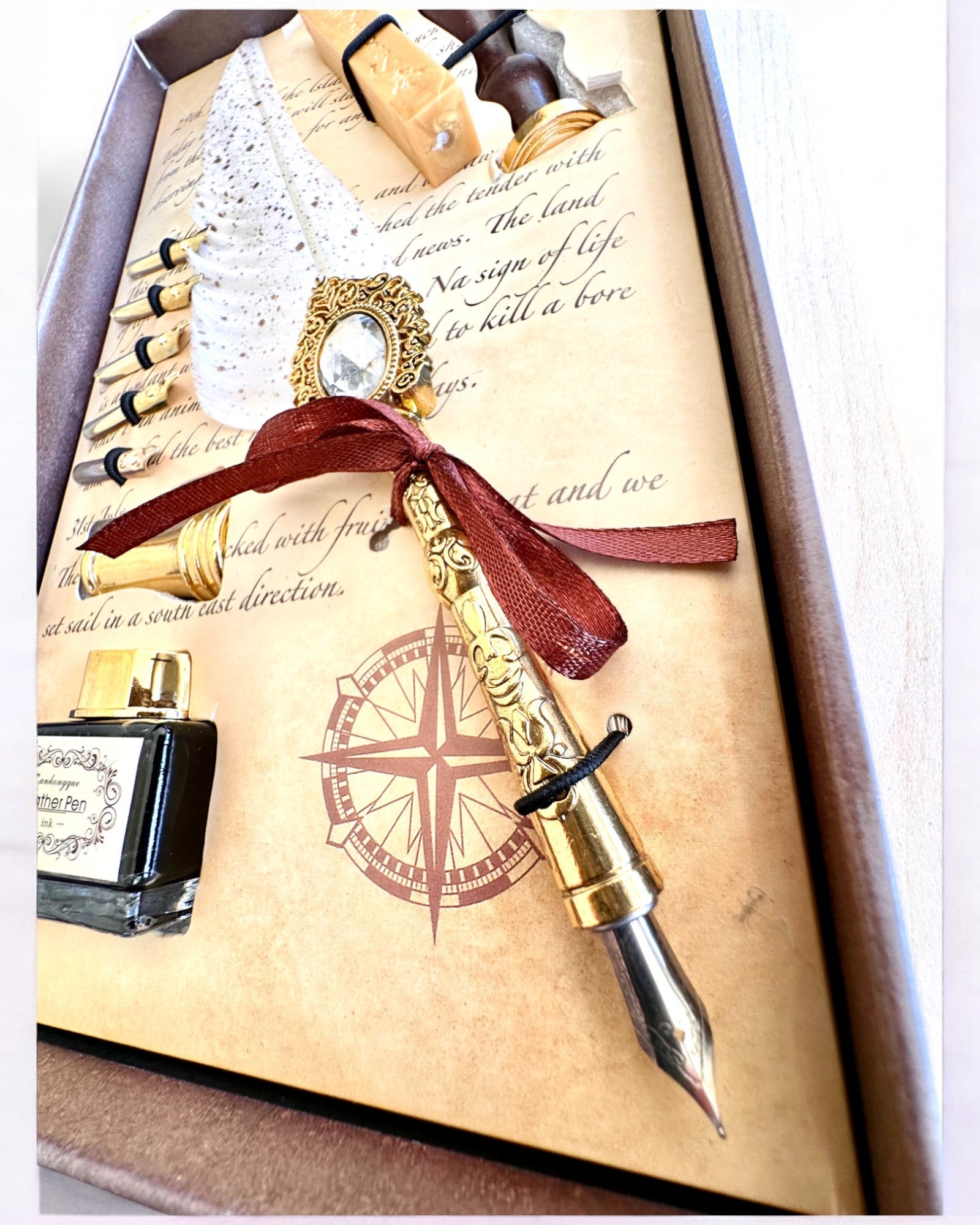 Kalligrafisæt "Elegance i Praksis" med Gravering, som gave. 2 farvevarianter at vælge imellem