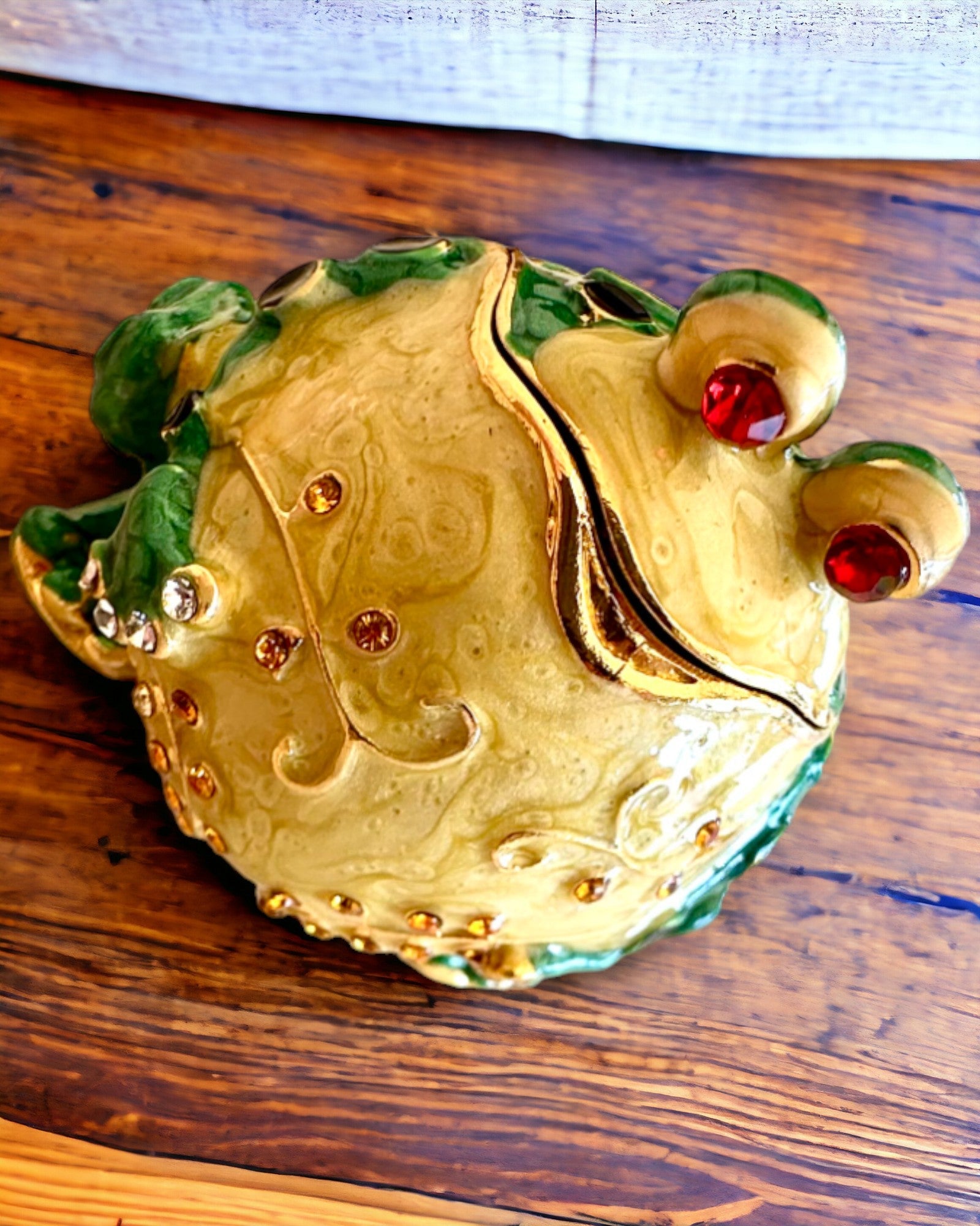 Elegant dekorativ æske "Żabi Skarb" til gave med personalisering, med mulighed for gravering