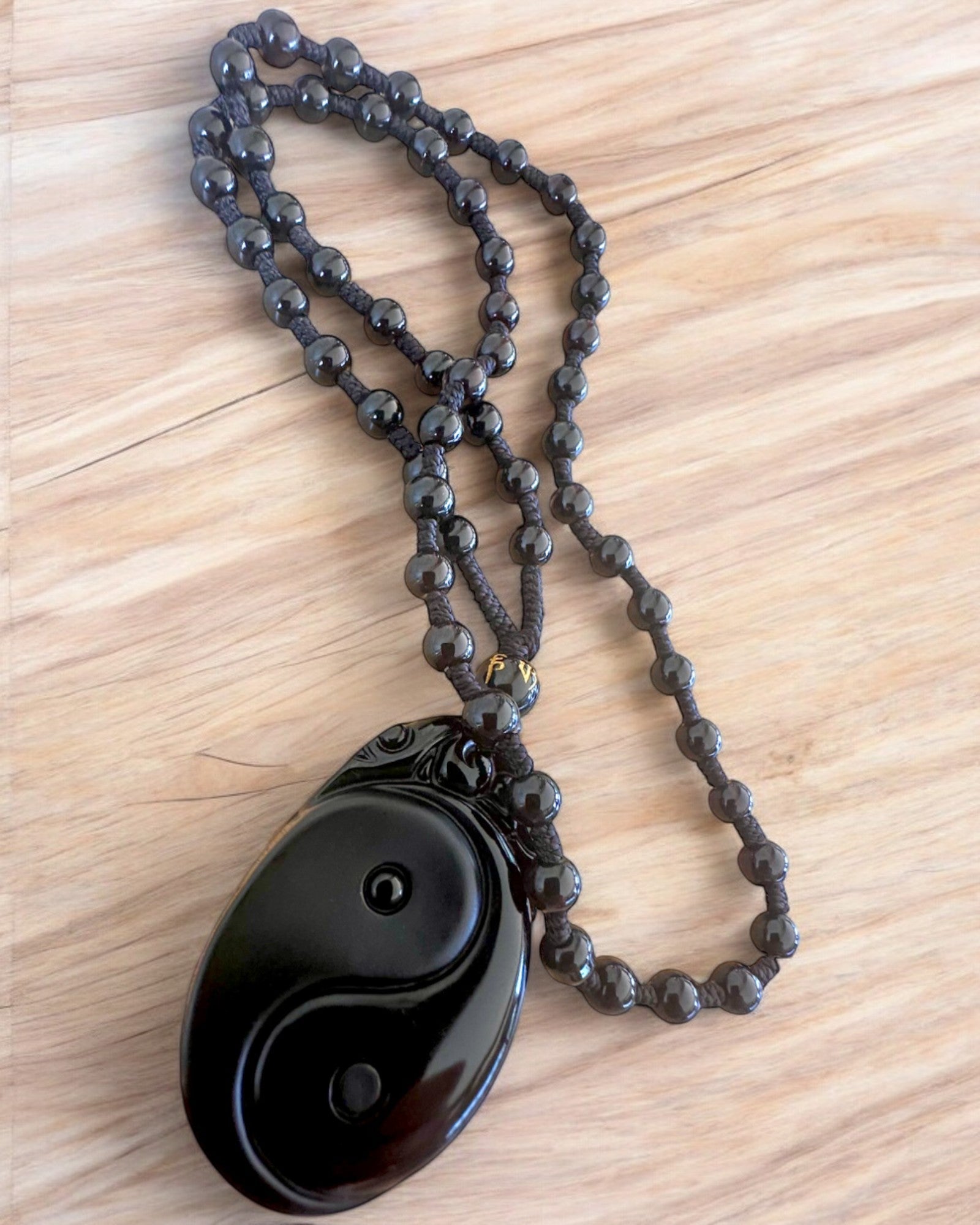 Obsidian Yin Yang Amulet med Gravering - Harmoni og Beskyttelse, personalisering med gravering til gave