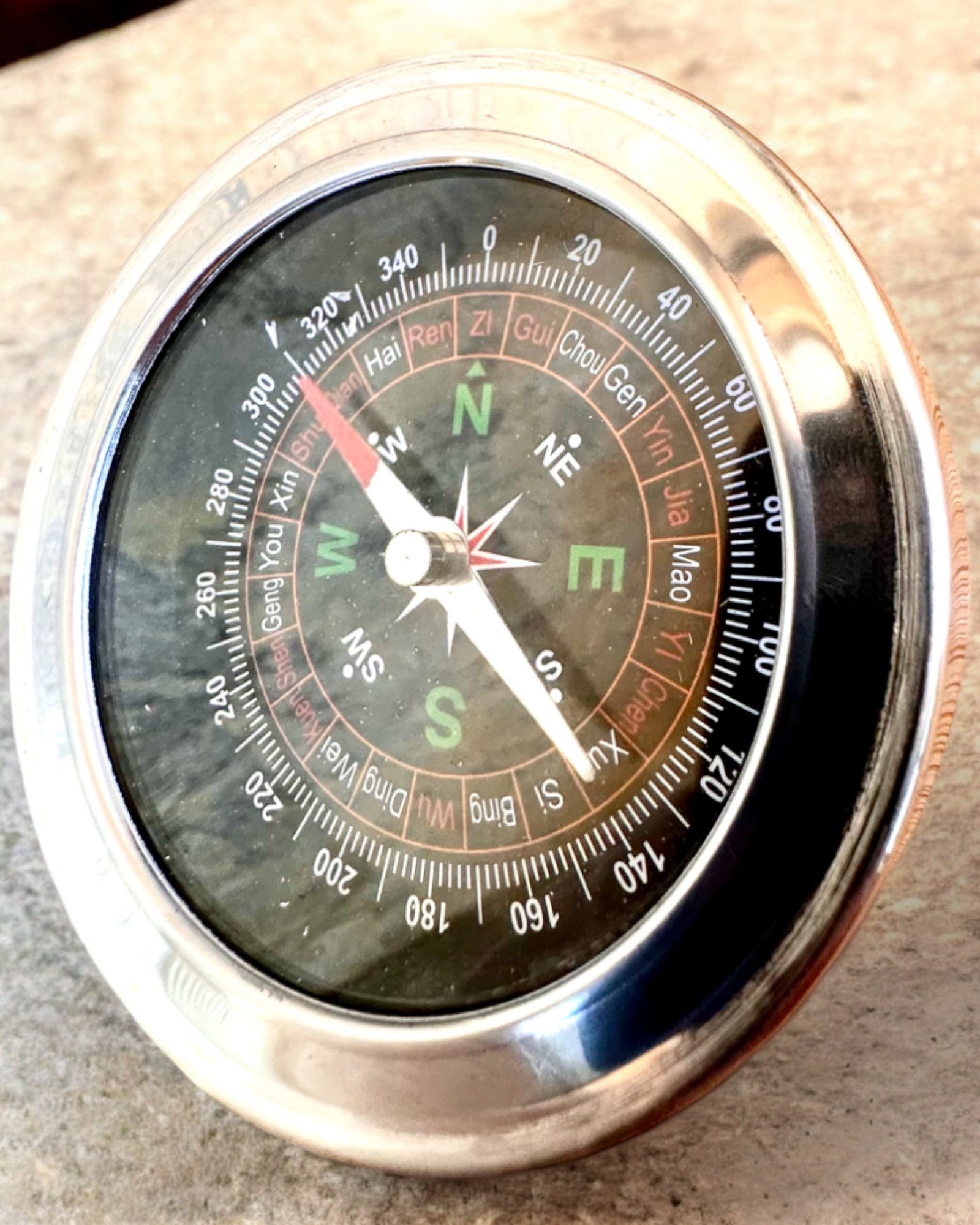 Feng Shui Kompas – Stålpræcision, personliggørelse med gravering som gave
