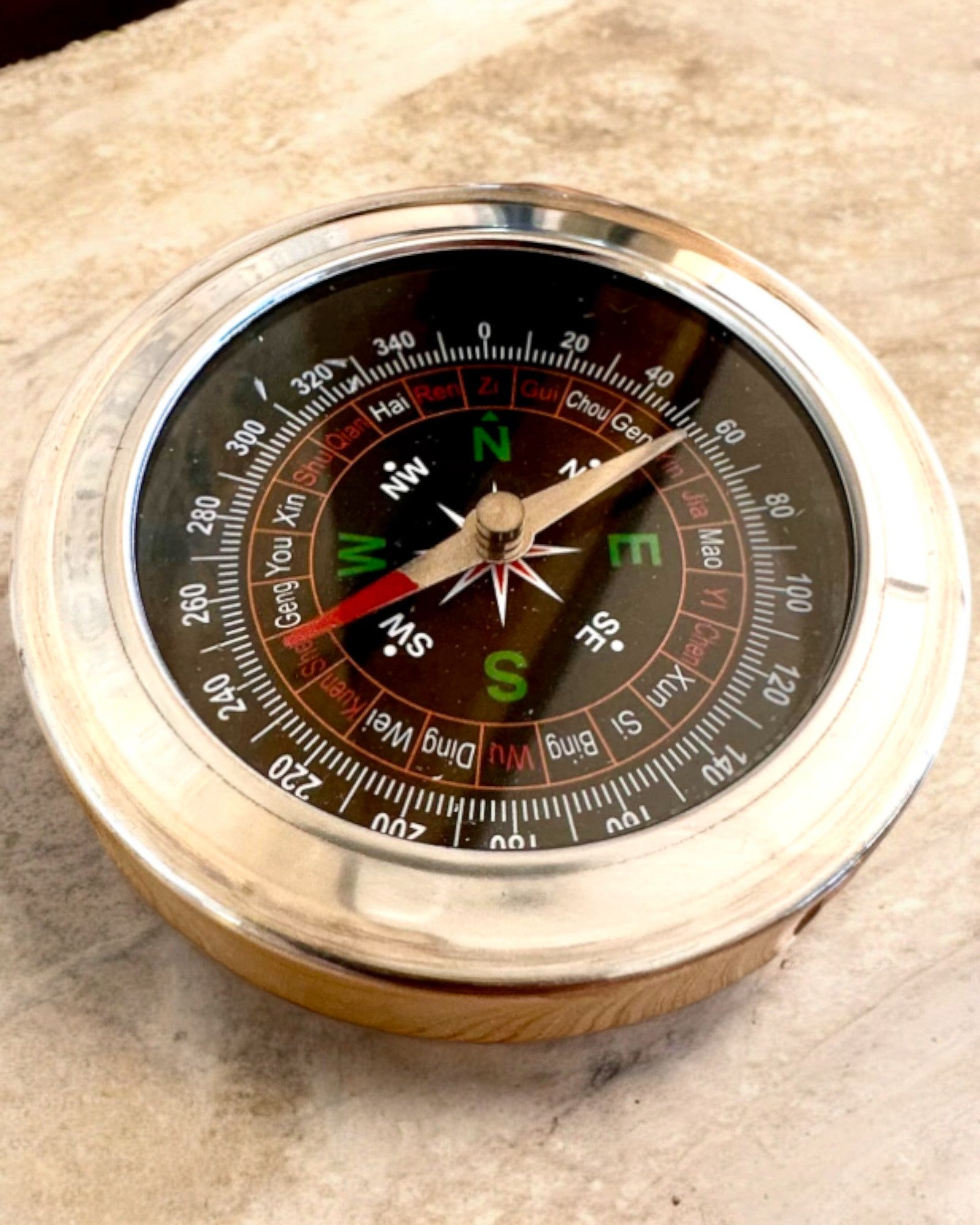 Feng Shui Kompas – Stålpræcision, personliggørelse med gravering som gave