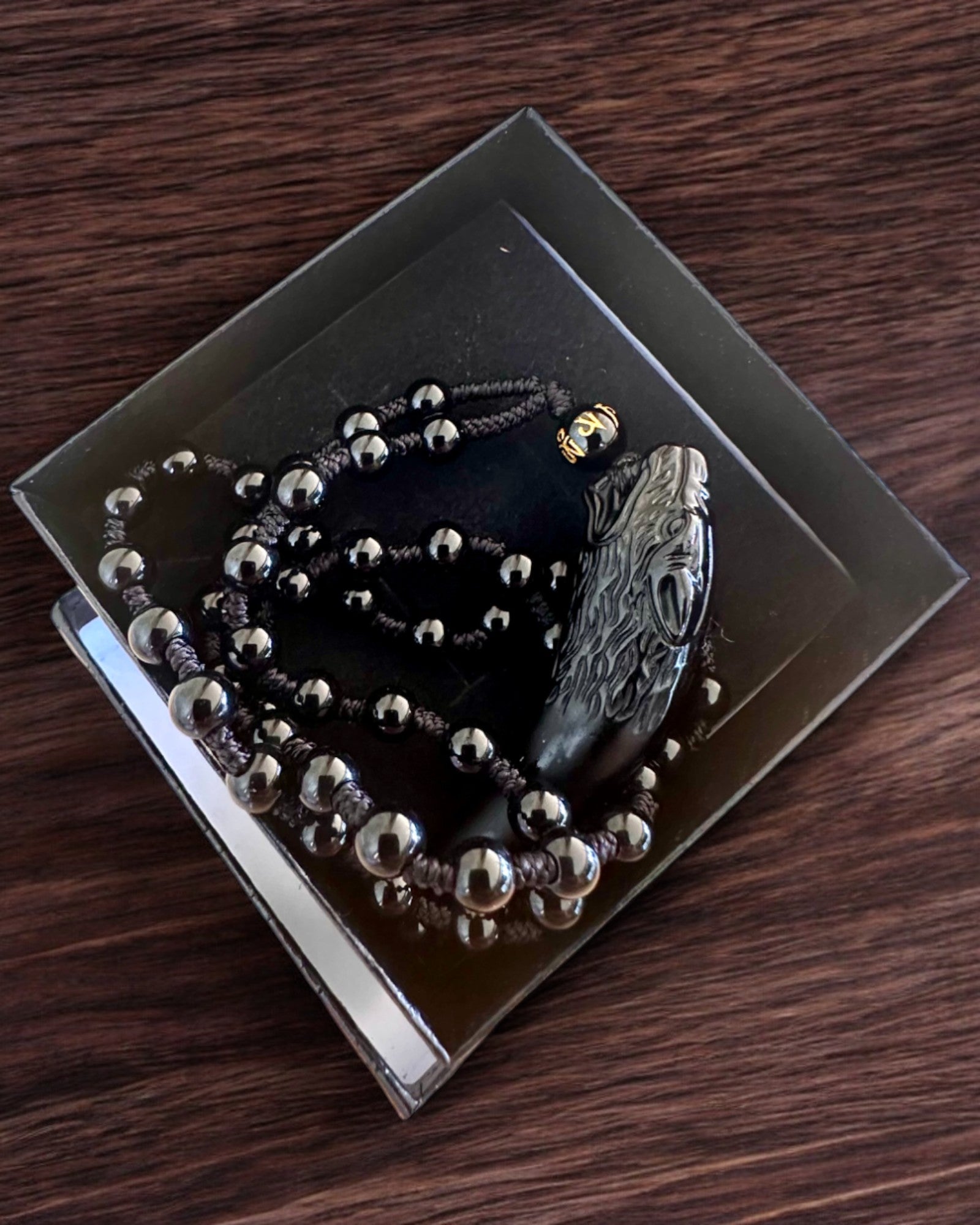 Wilczy Ząb Jadeitowy - Amulet af Styrke og Beskyttelse, mulighed for personlig gravering som gave