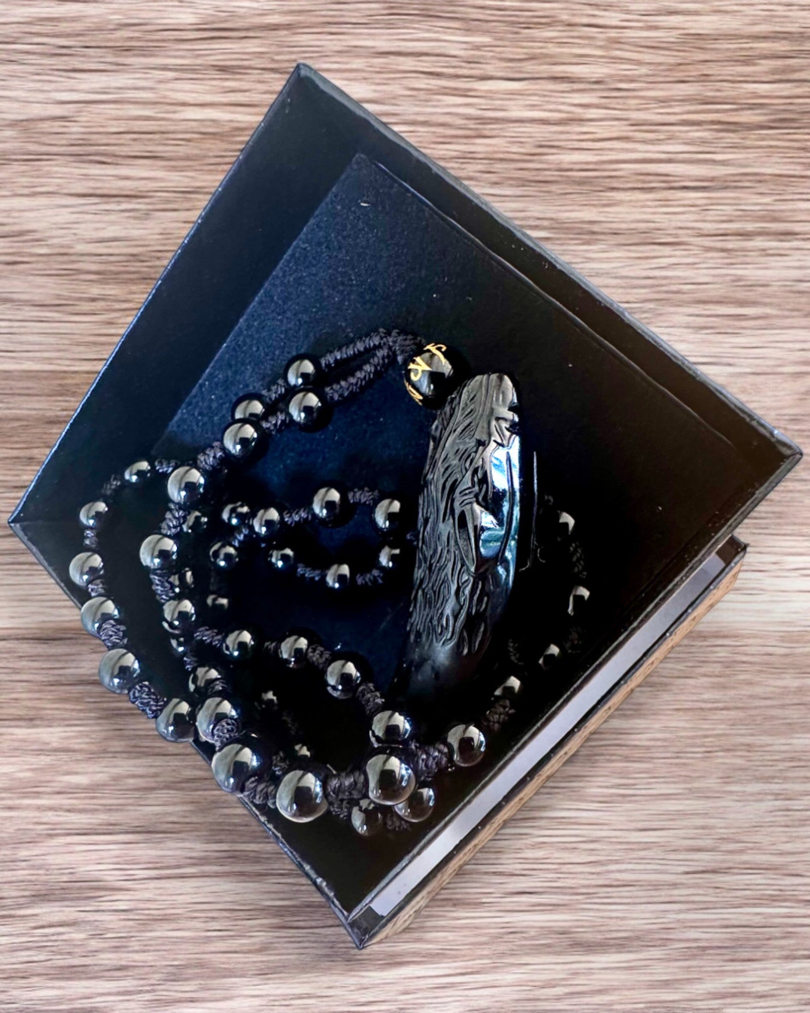 Wilczy Ząb Jadeitowy - Amulet af Styrke og Beskyttelse, mulighed for personlig gravering som gave