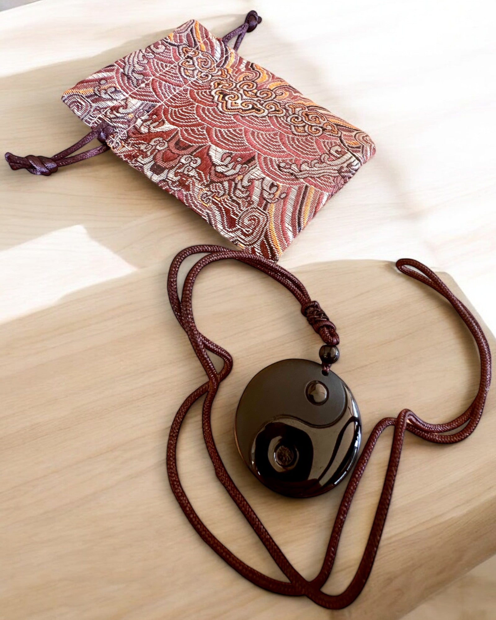 Boho halskæde med Obsidian Yin Yang Tai Chi, mulighed for personlig gravering som gave