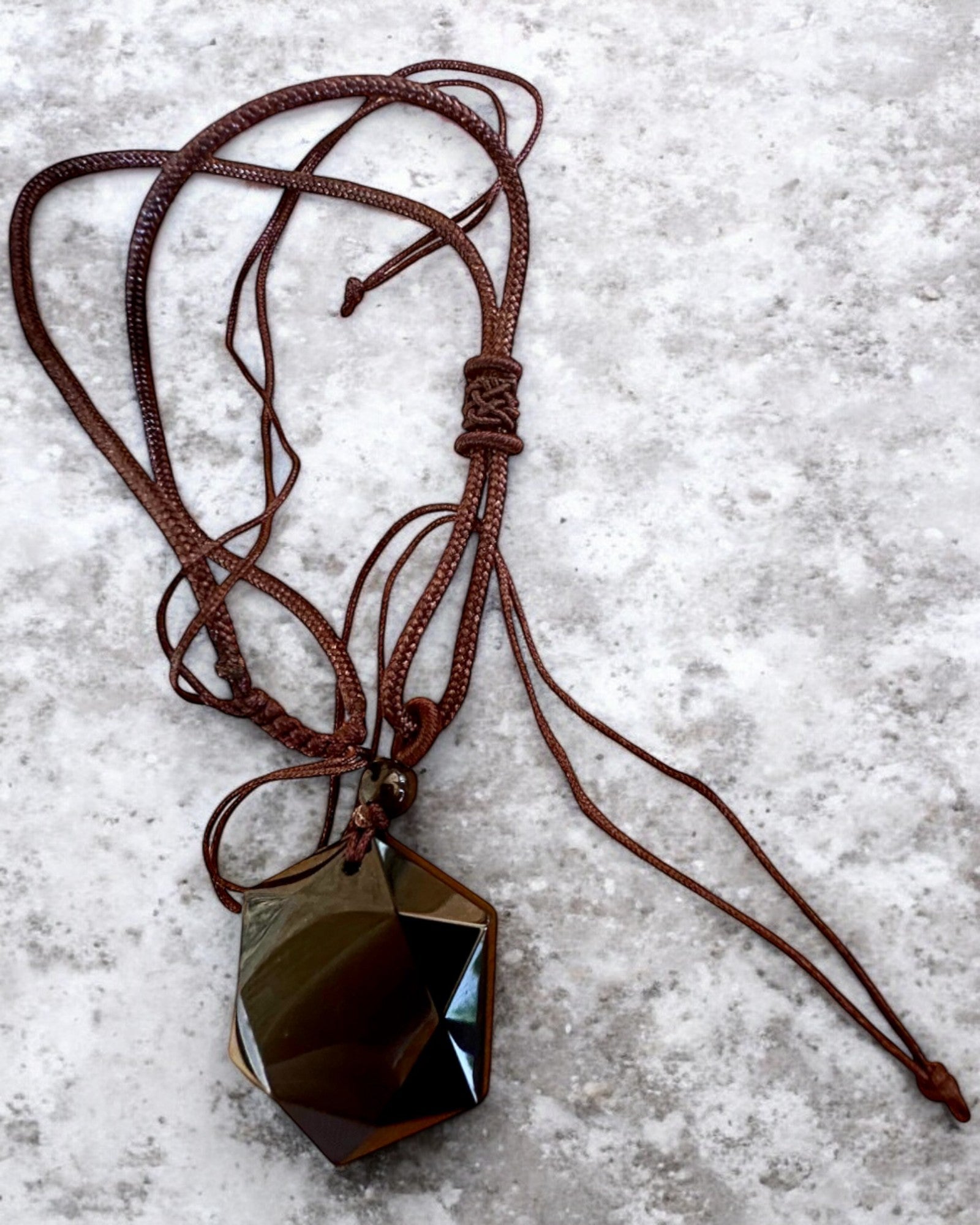 Amulet af sort obsidian "Davidsstjerne", mulighed for personlig gravering som gave