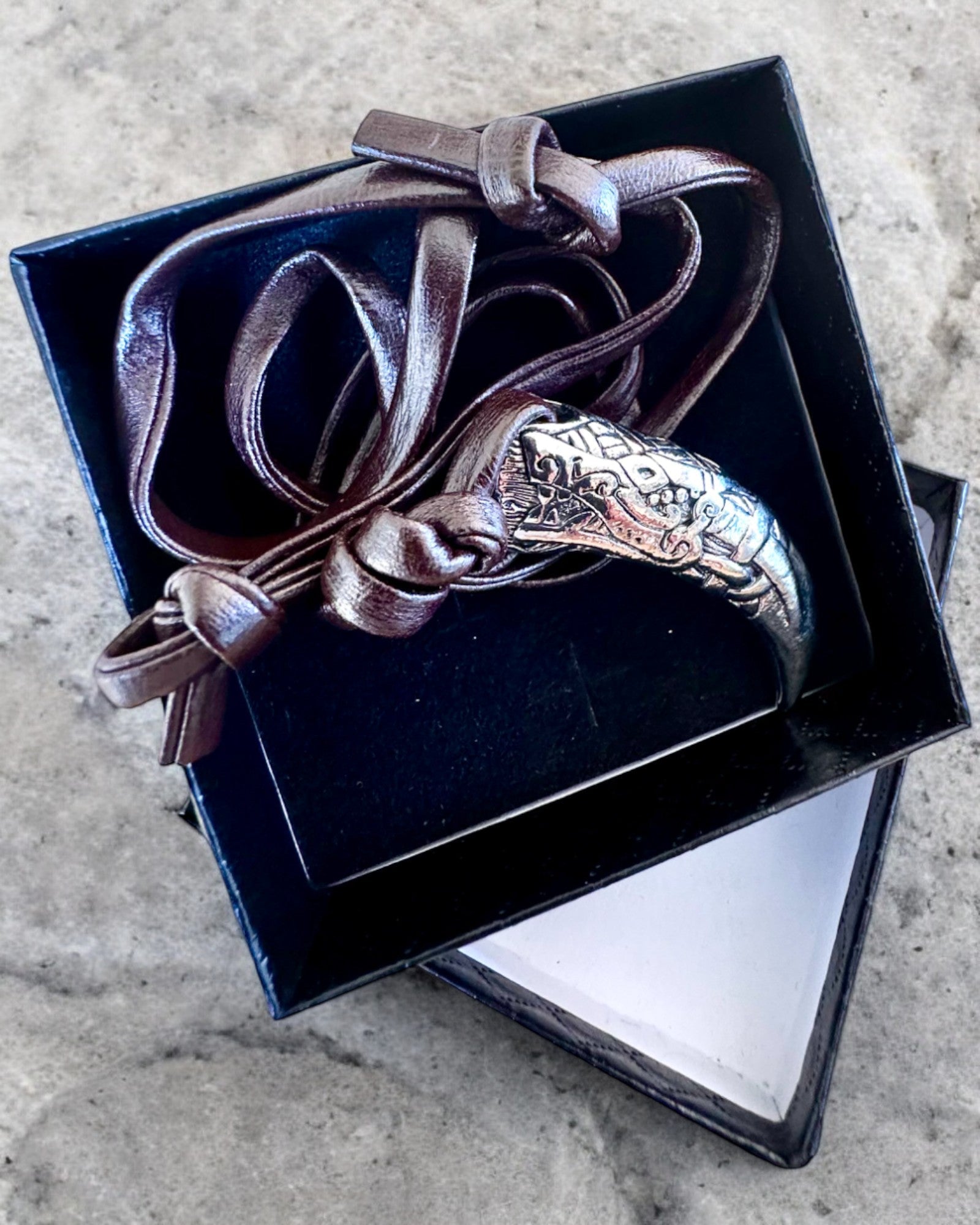 Wilczy Kieł i rustfrit stål – Amulet af Mod, halskæde med mulighed for personlig gravering som gave