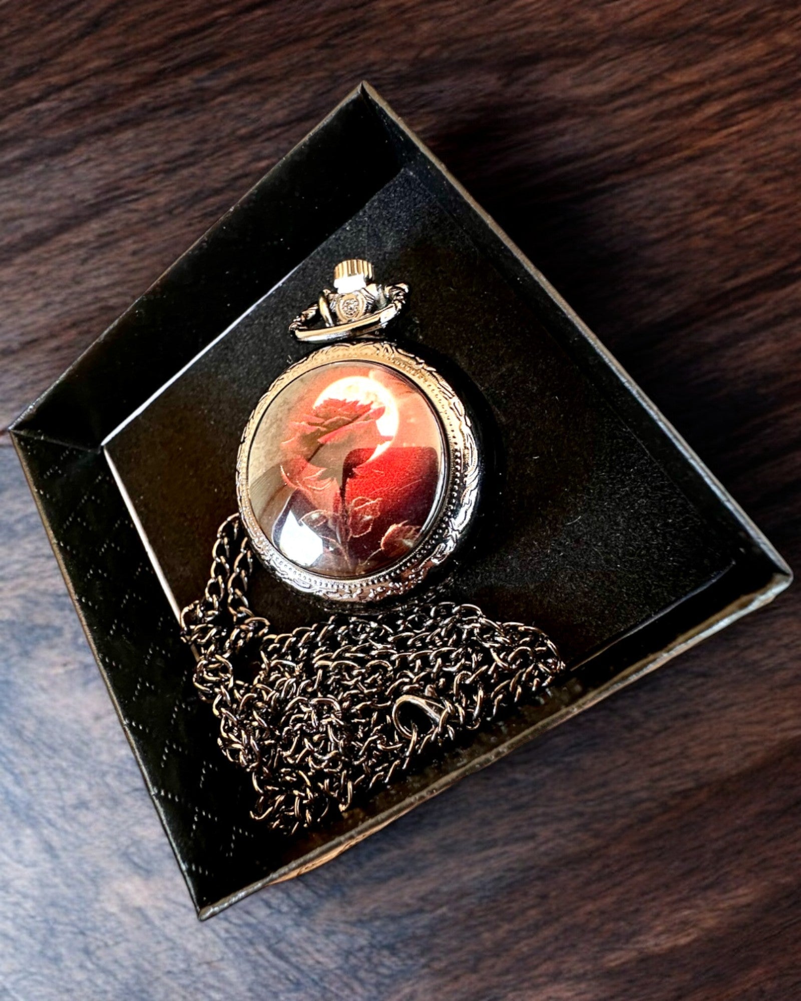 Lommeur Nattens Rose, mulighed for personliggørelse med gravering som gave