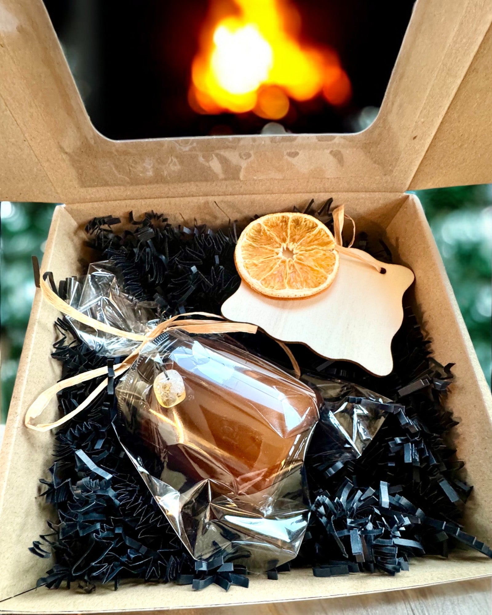 Intentionel sojavokslys 250 ml med naturlig sten – vælg din energi: Citrin eller Granat, personliggørelse med gravering som gave