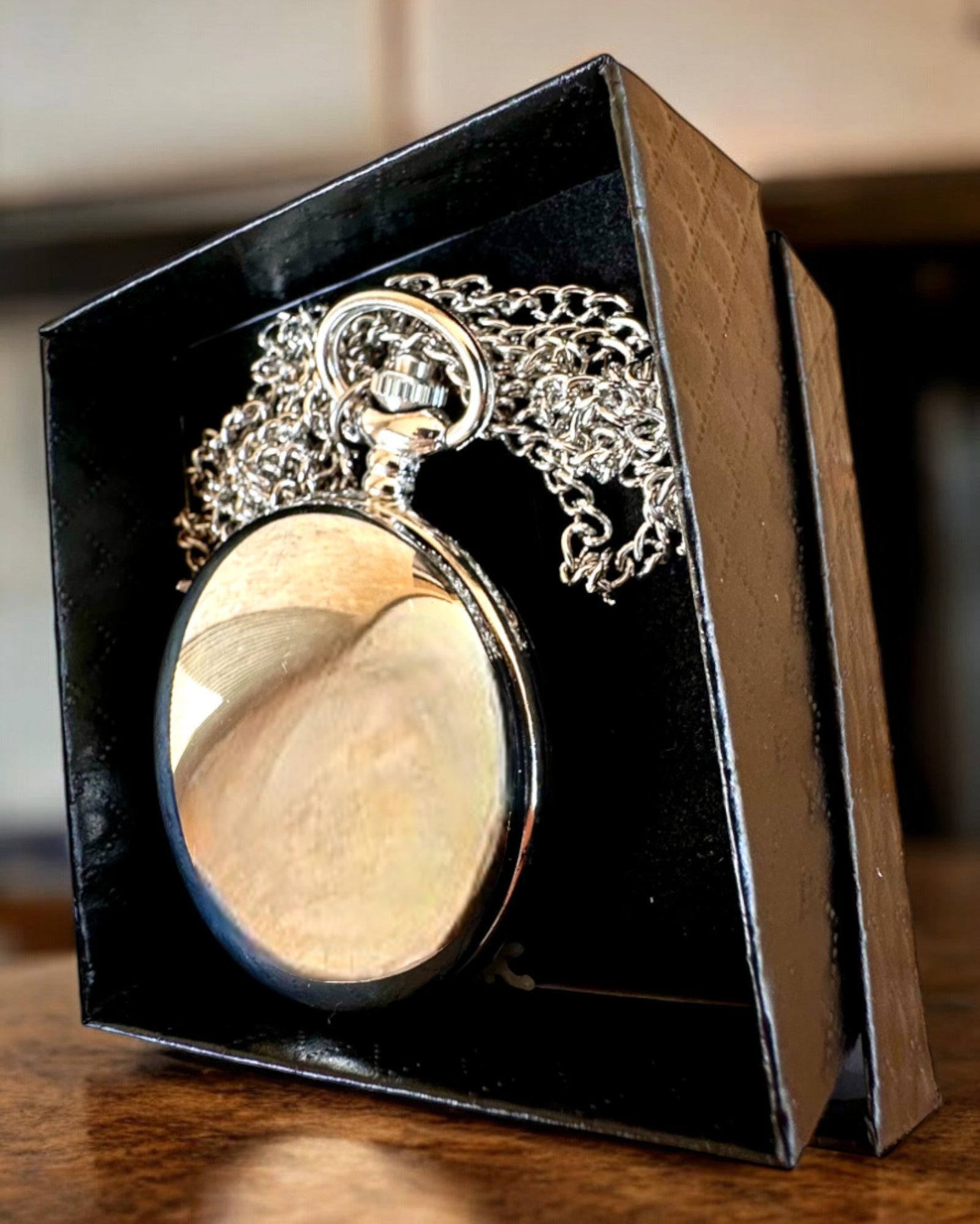 Elegant lommeur "Tidsklassiker", sølvfarvet, mulighed for personlig gravering som gave